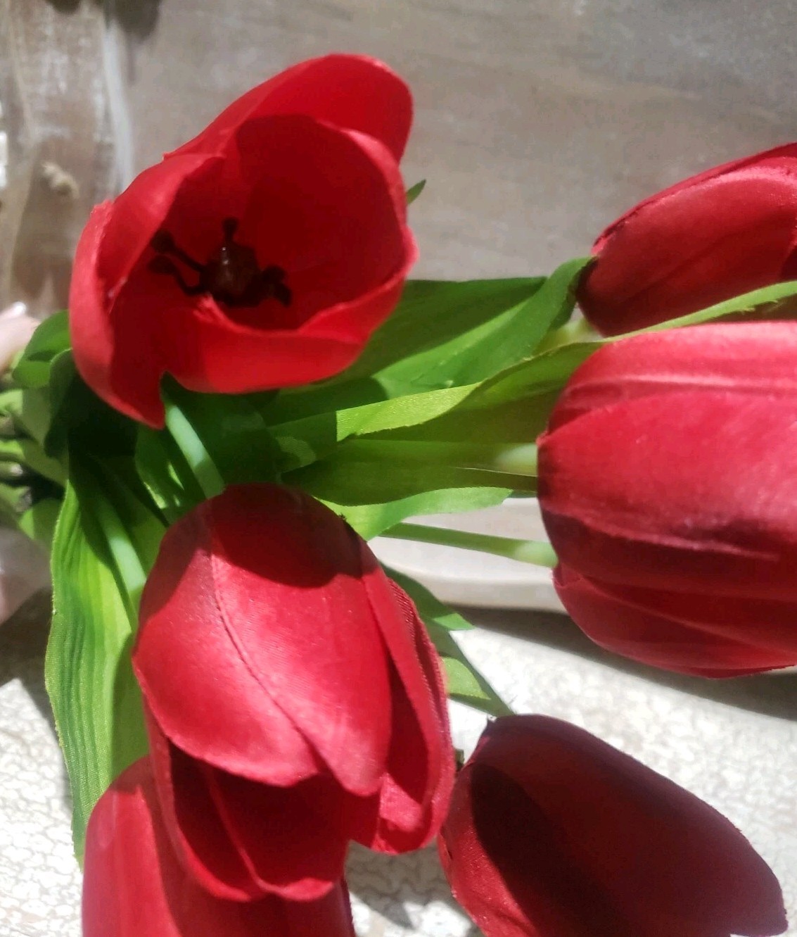 7 STEMS Red Tulips Green Display Faux Arrangement CENTERPIECE 15″ Tall