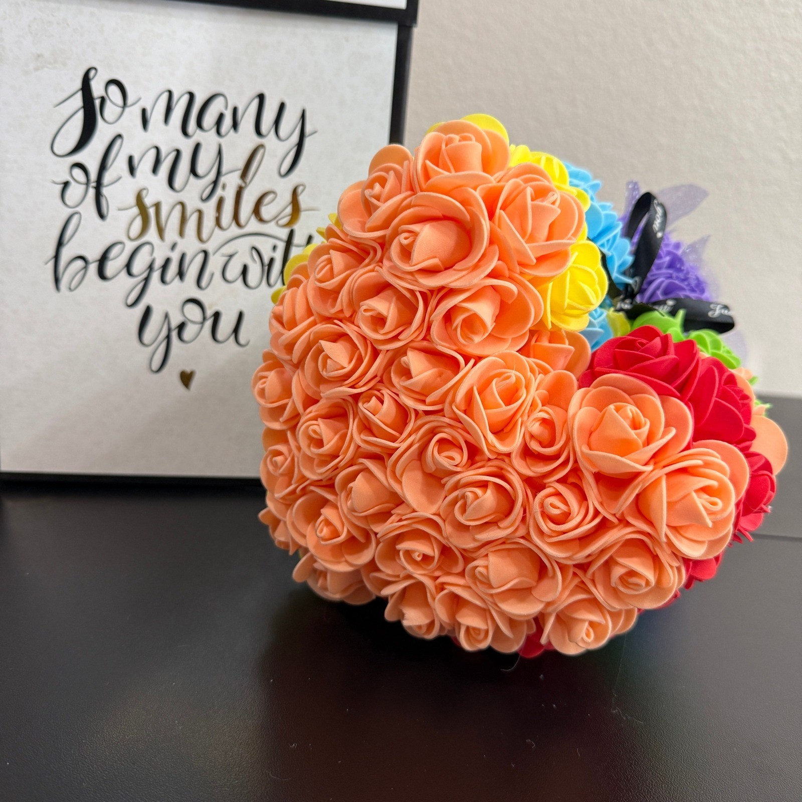 Trésors de Charme Rainbow Rose Bear Artificial Flower Teddy Bear in Gift Box