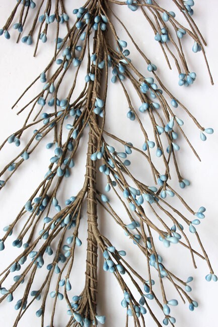 EV-C7 Pip Berry Garland in Country Blue Color