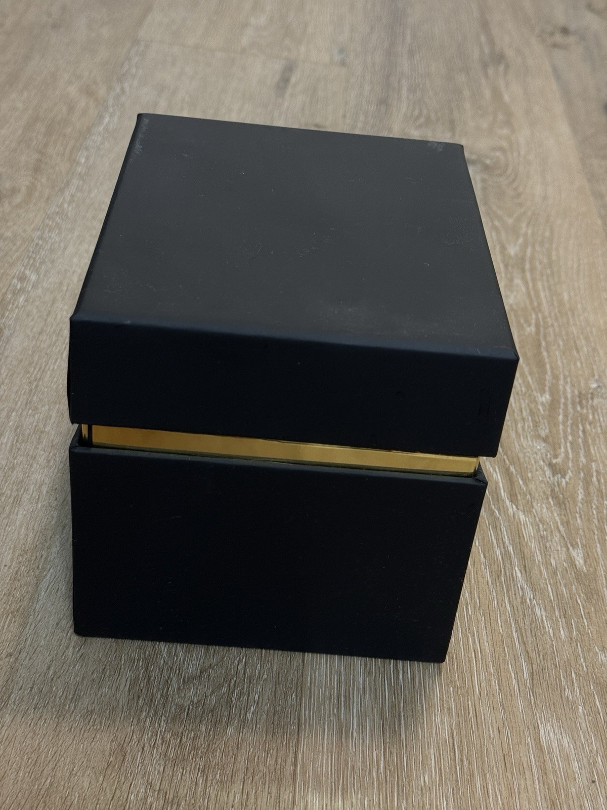 The Million Roses – Round Cold Box Inside Black box | Peach Colored Rose