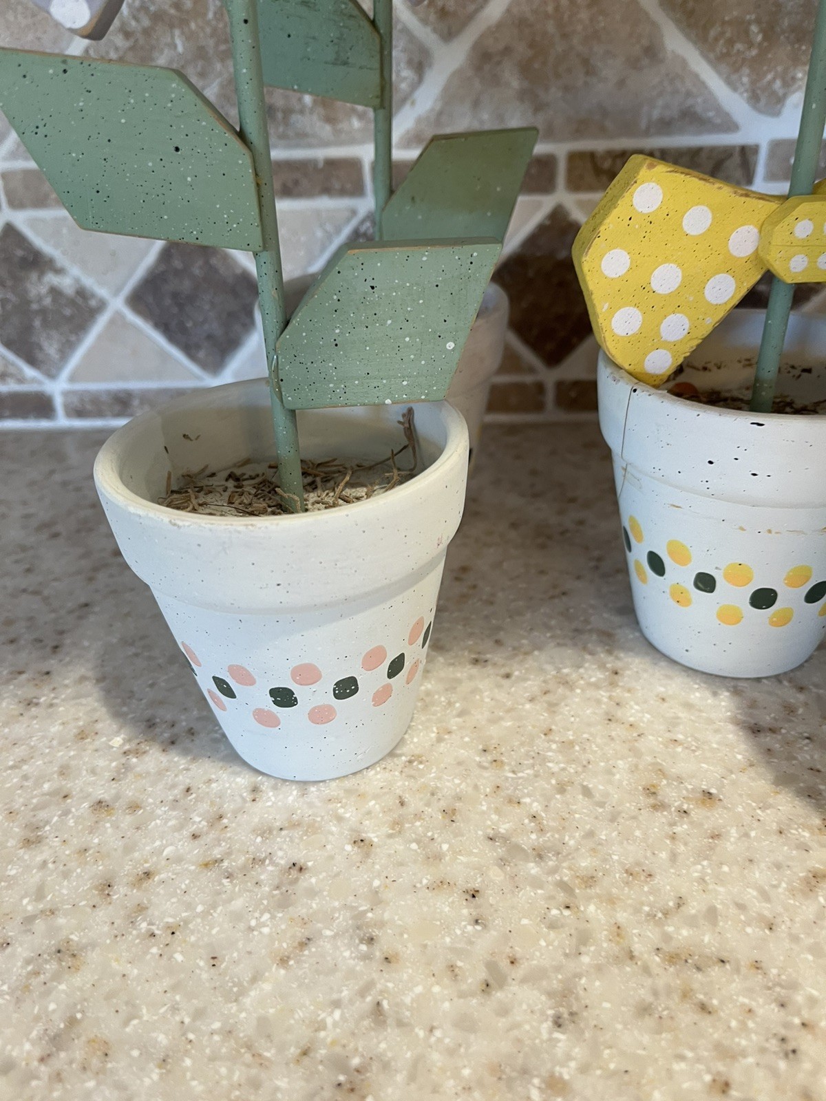 Floral wooden display flower pots and daisy’s. 6 in set. Window seal display