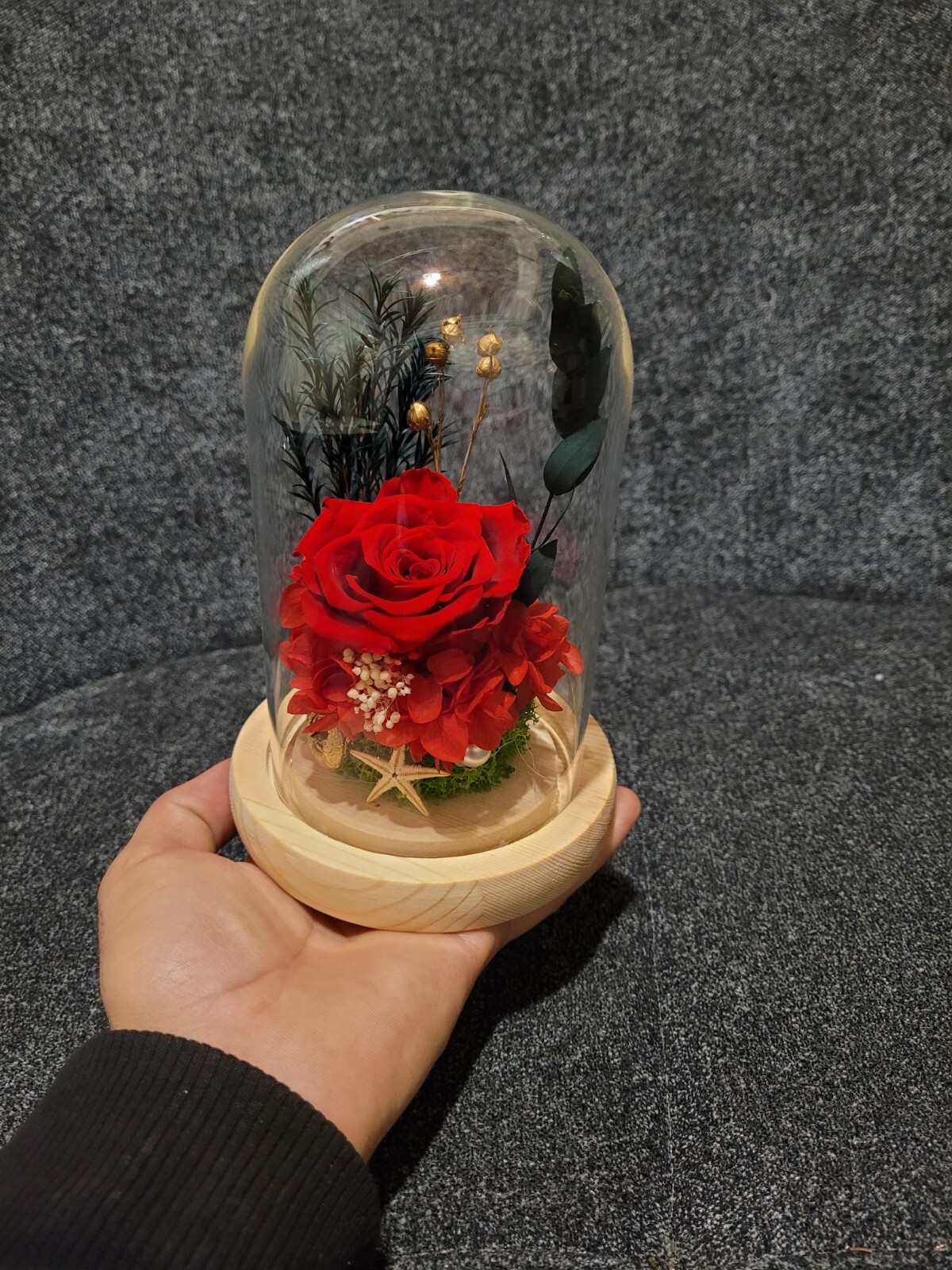 Flower Decoration Glass Cover Wooden Base Valentine’s Day Gift for Girlfriend’