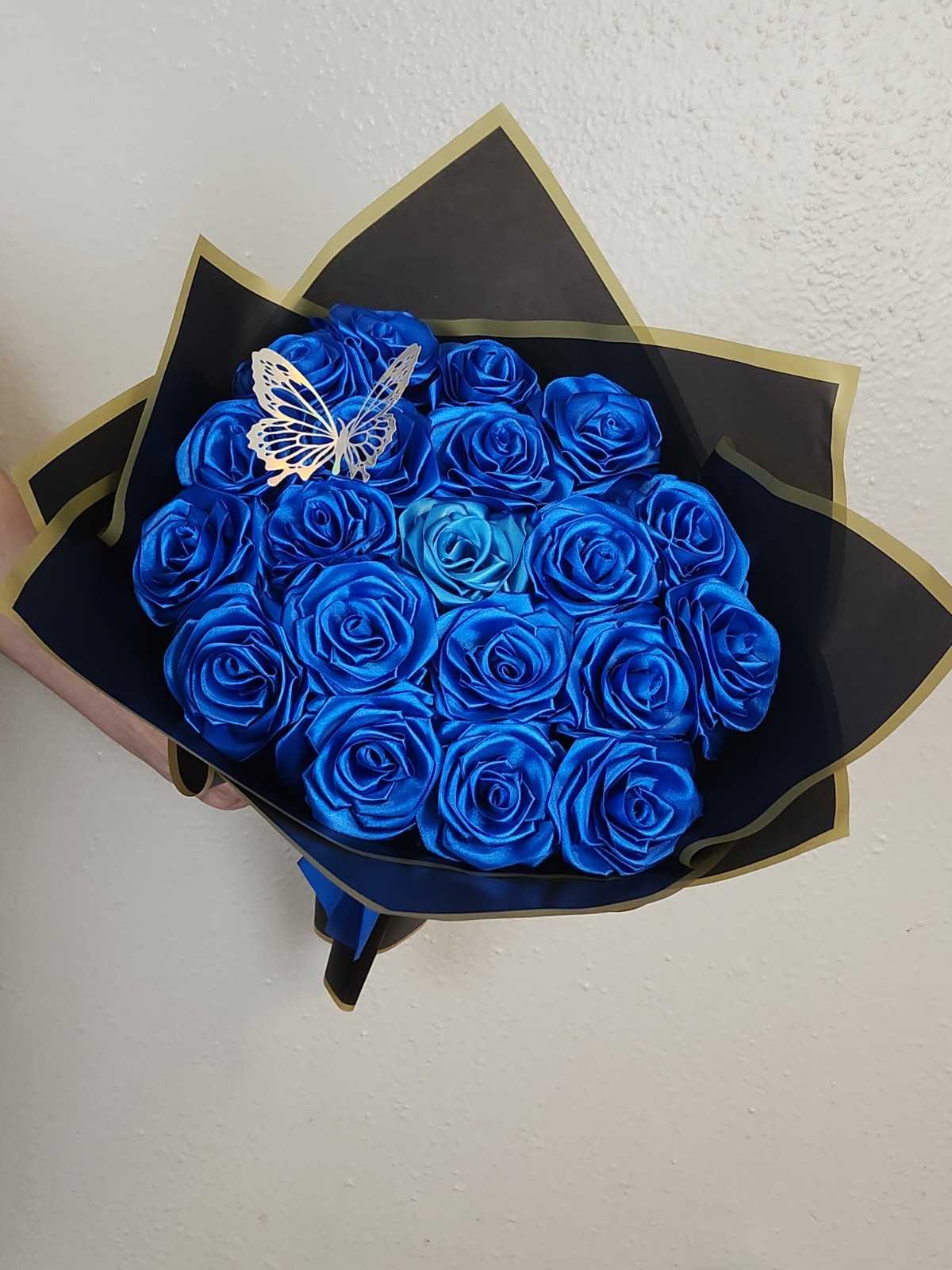 Artificial Blue Rose Flower Bouquet Butterfly Decoration Black-Gold Wrap