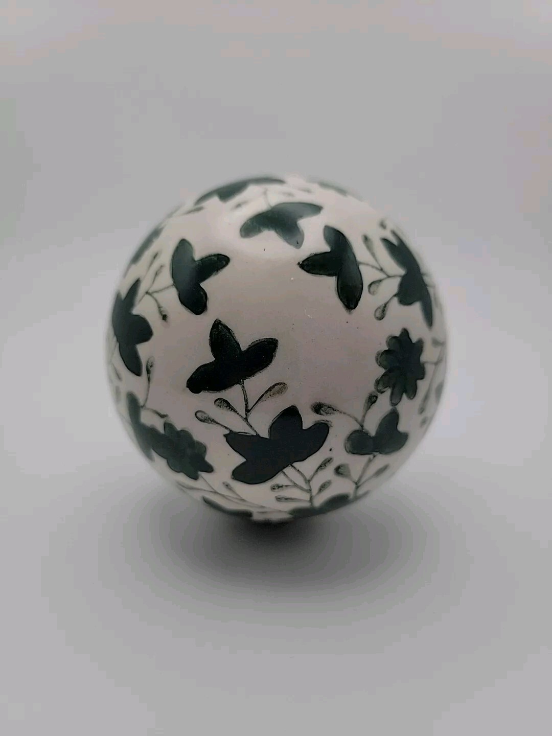 Decorative Ball- Cream & Hunter Green – 3.5 Inches
