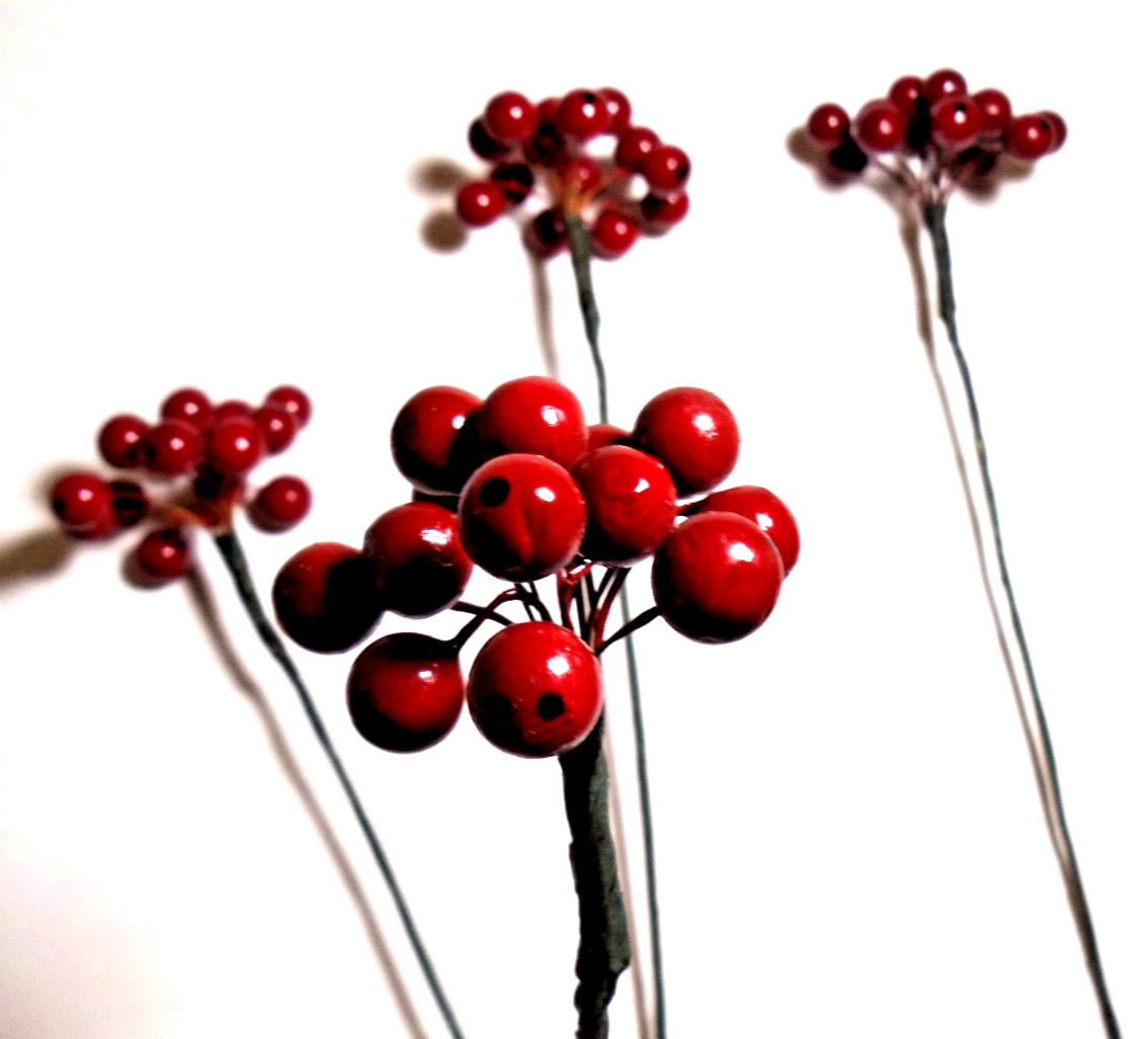 4pc 9″ Holly Berry Sprigs w/14 Red 1/2″ Berries Christmas Decoration Floral Pick