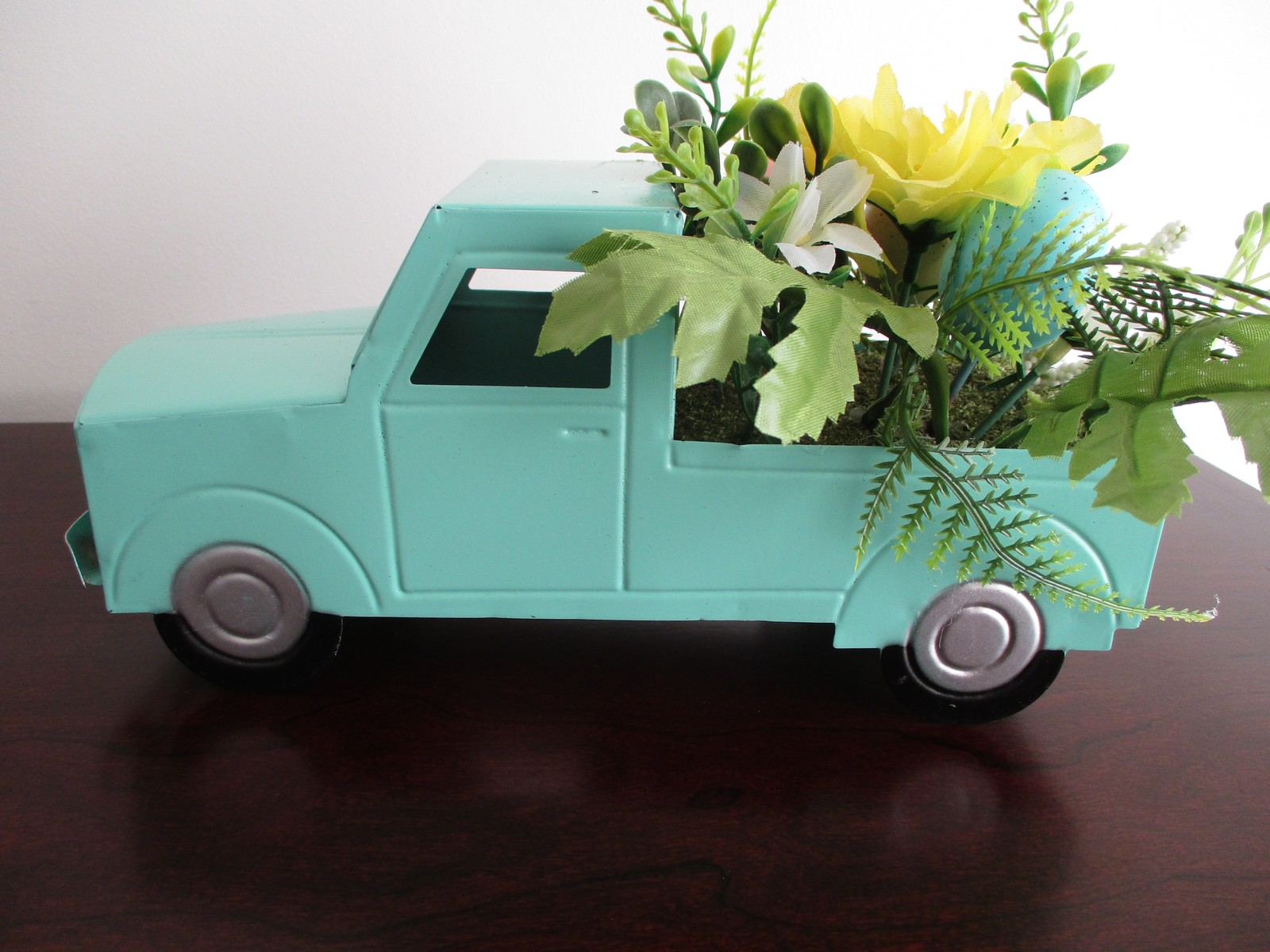 Spring Blue PICK-UP TRUCK flowers & eggs BLUE GREEN YELLOW WHITE 11″ x 5″ tall