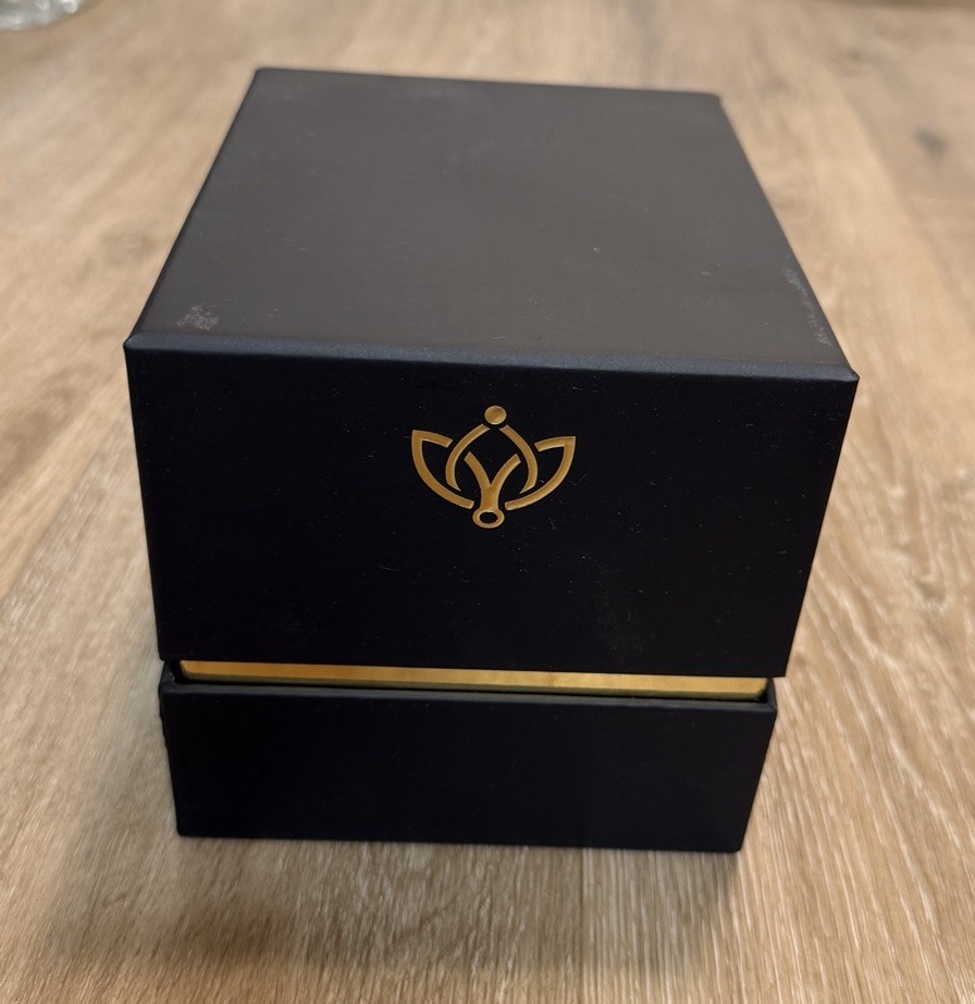 The Million Roses – Round Cold Box Inside Black box | Peach Colored Rose