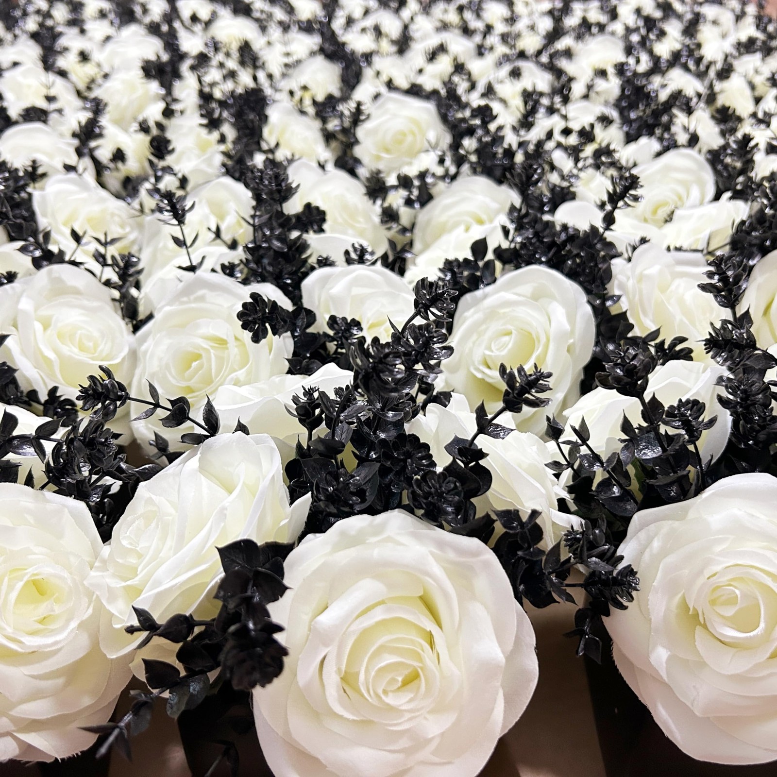 Artificial Flowers with Small Ceramic Vases, Roses in Vases Plastic Artificia