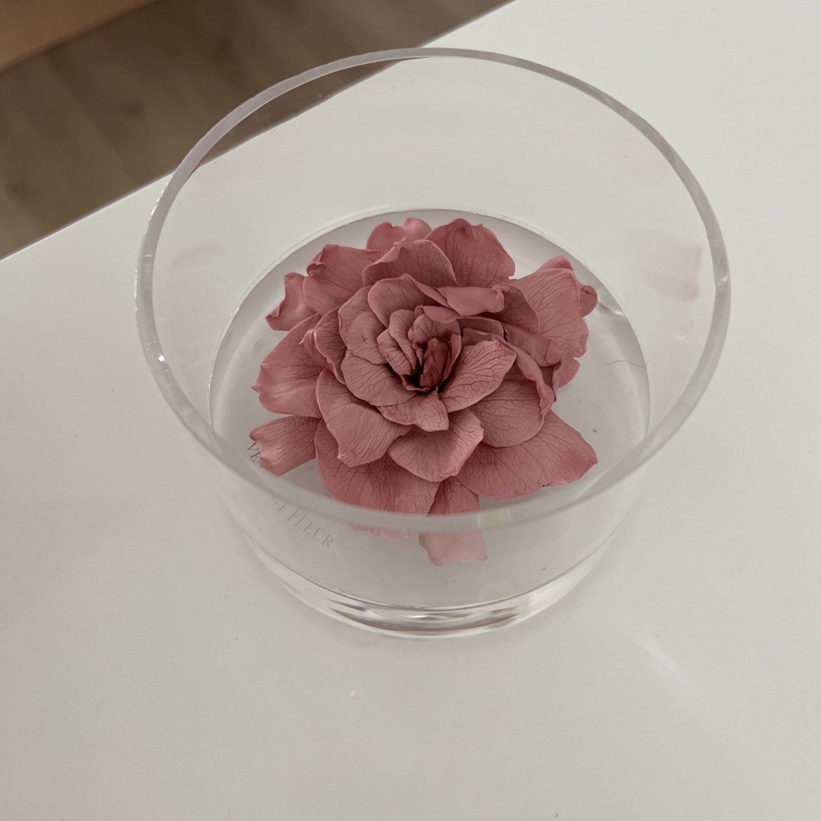 VENUS ET FLEUR | Le Clair Quinze Acrylic Circle Box W Single Eternity Pink Rose