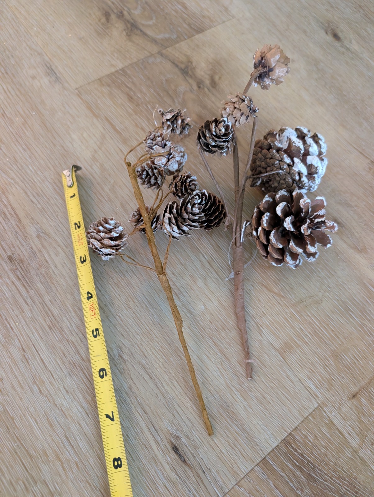 12Pcs Artificial Holly Berries Pinecones Gold Trim Rattan Star