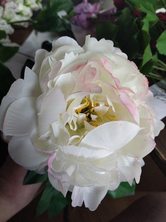 Artificial white with a hint of pink peony stem – REAL TOUCH