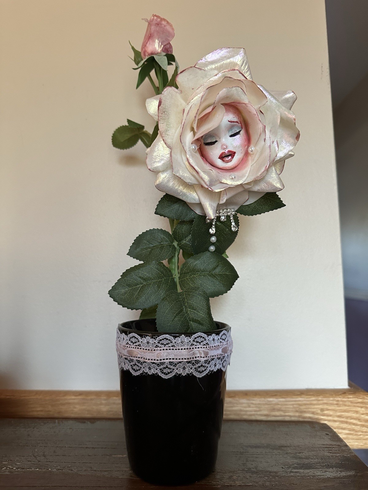 Alice In Wonderland Talking Flower Artificial Roses In Pot