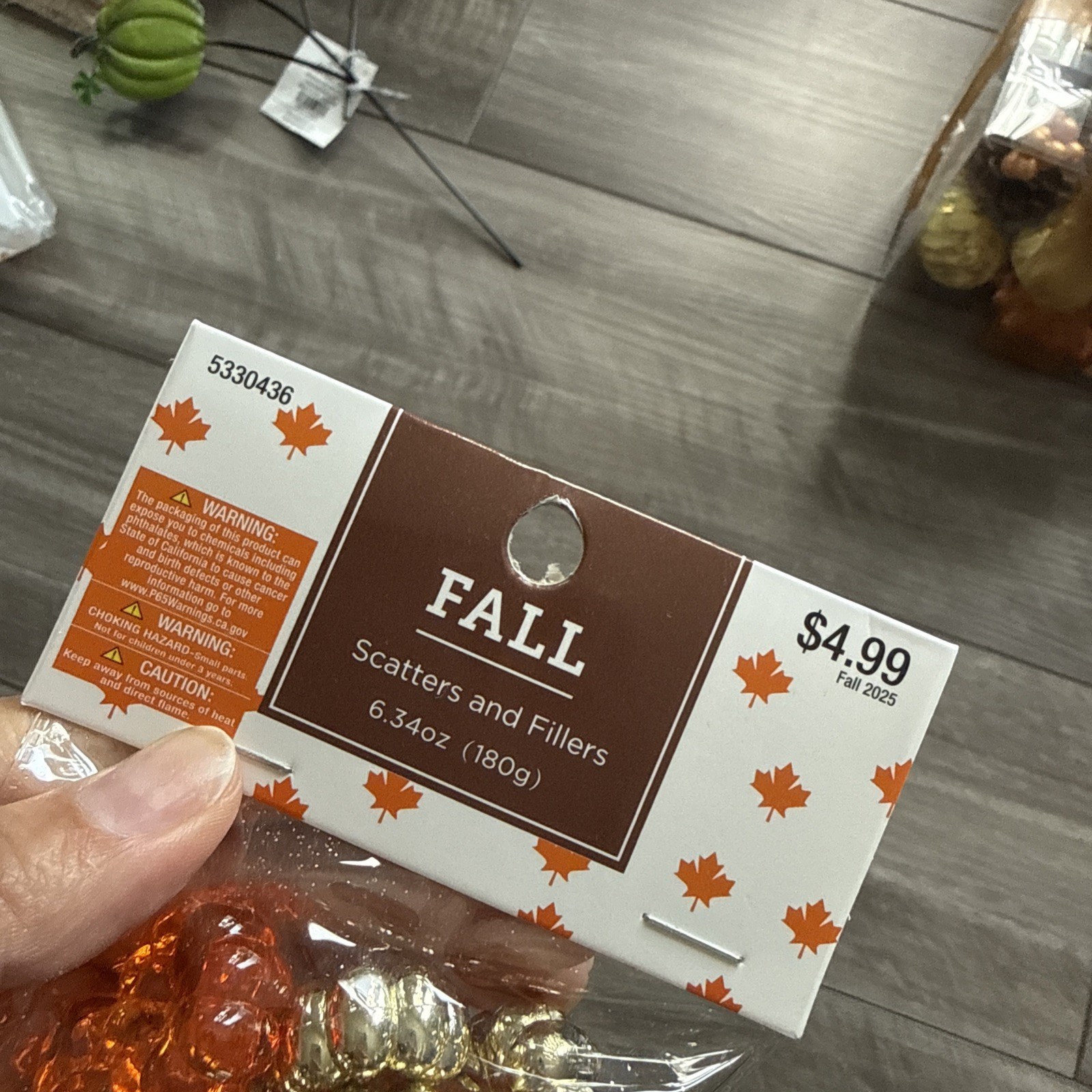 NEW ACRYLIC FALL PUMPKINS MAPLE LEAVES TABLE SCATTER VASE FILLER 6.45 OZ BAG