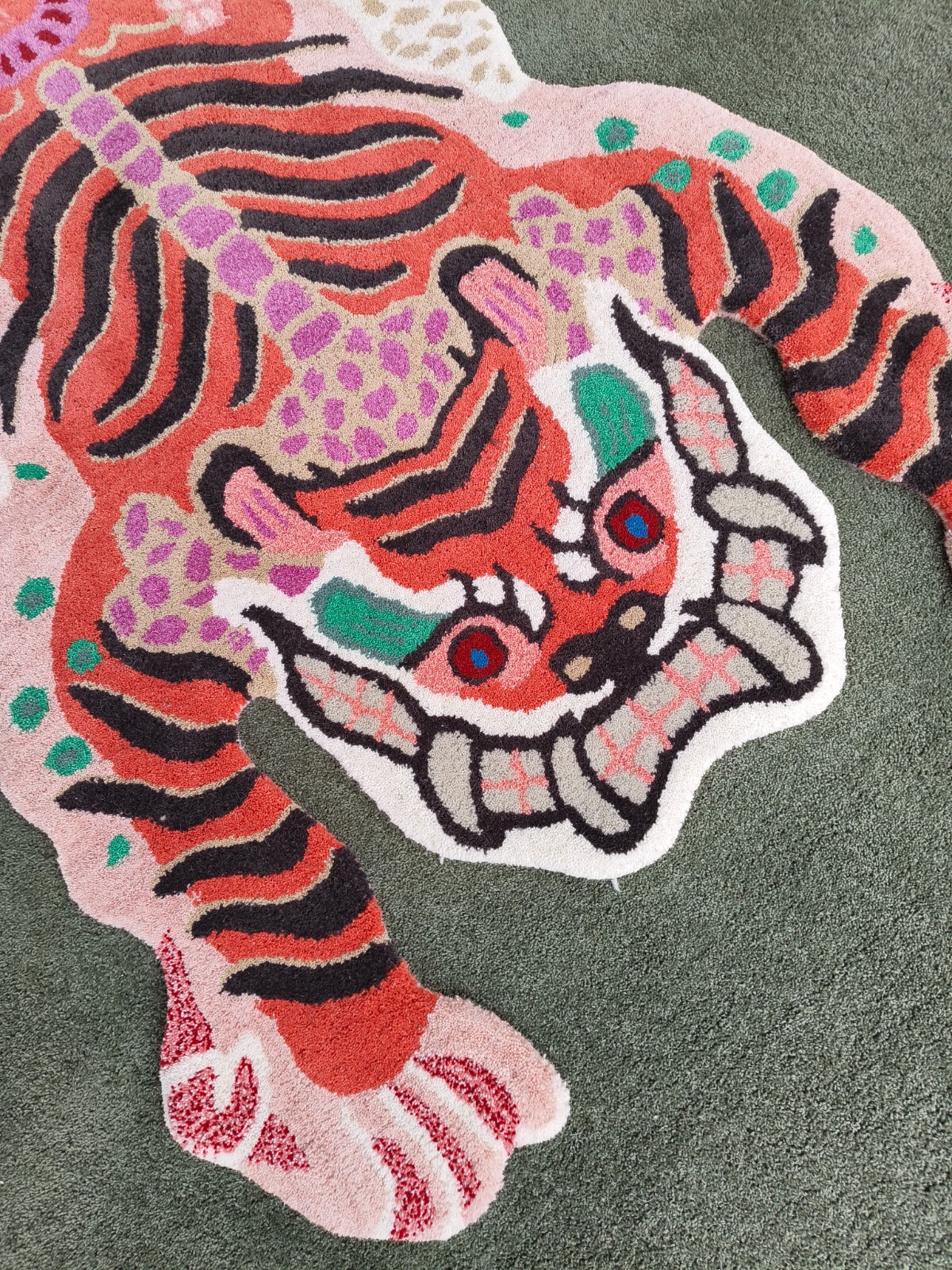 Tibetan Tiger Rugs 3×5 Feet Handmade 100% Woolen Hand Tufted For Home Decoration