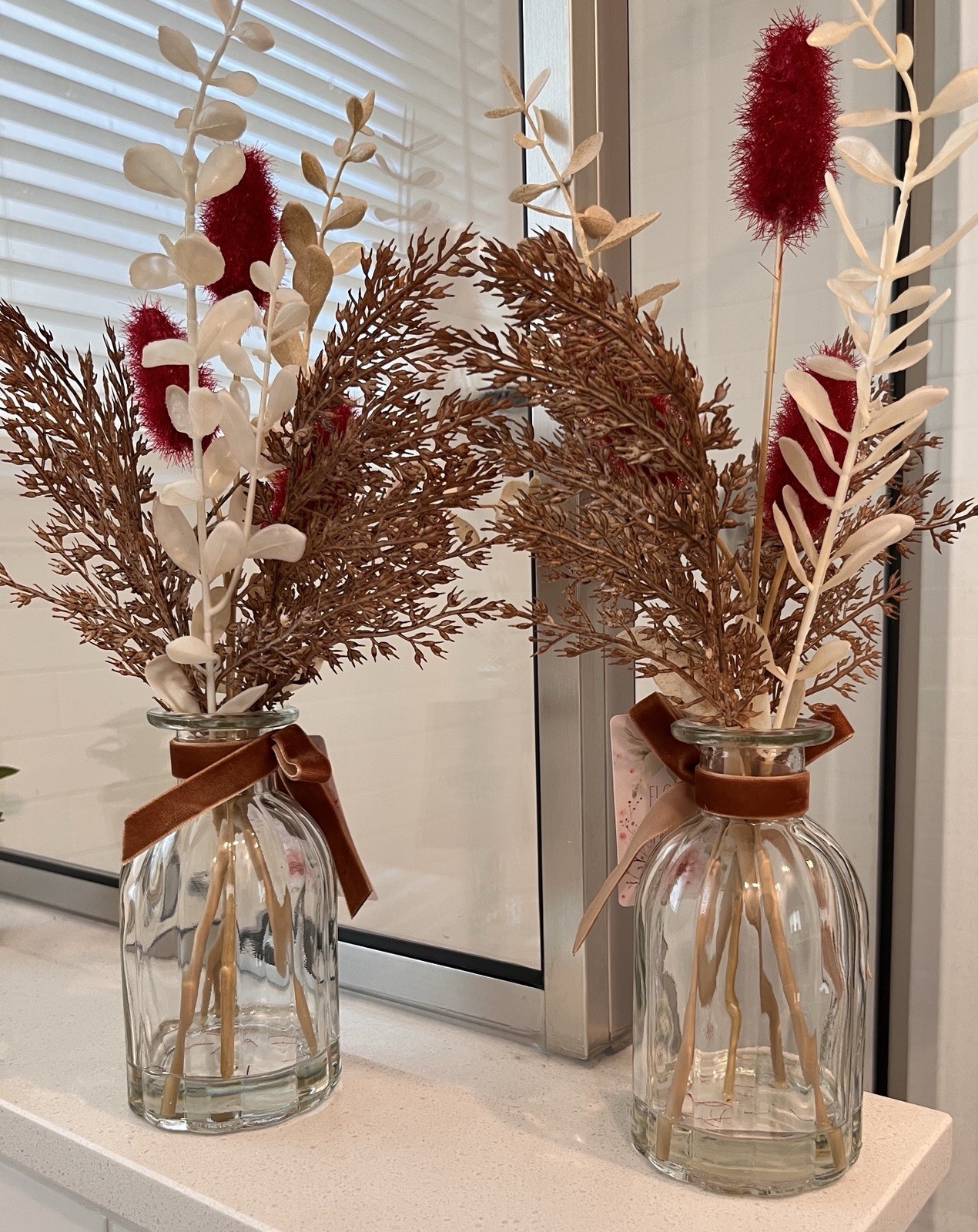 Artificial Floral Arrangement & Centerpiece in Glass Vase, Red Brown White