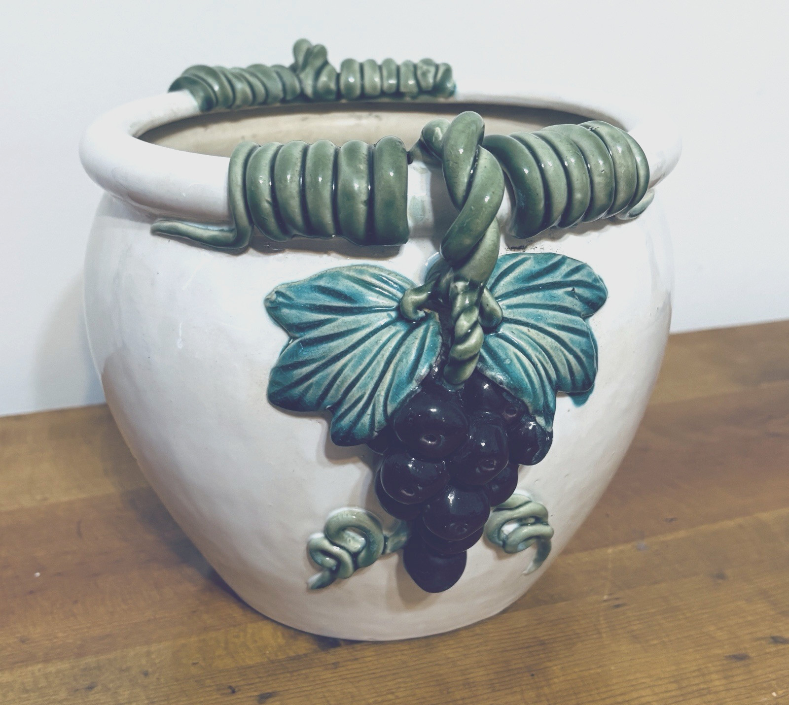 Tuscan Style Ceramic Heavy Planter Flower Pot w Grape Decor 8” t x 9” w