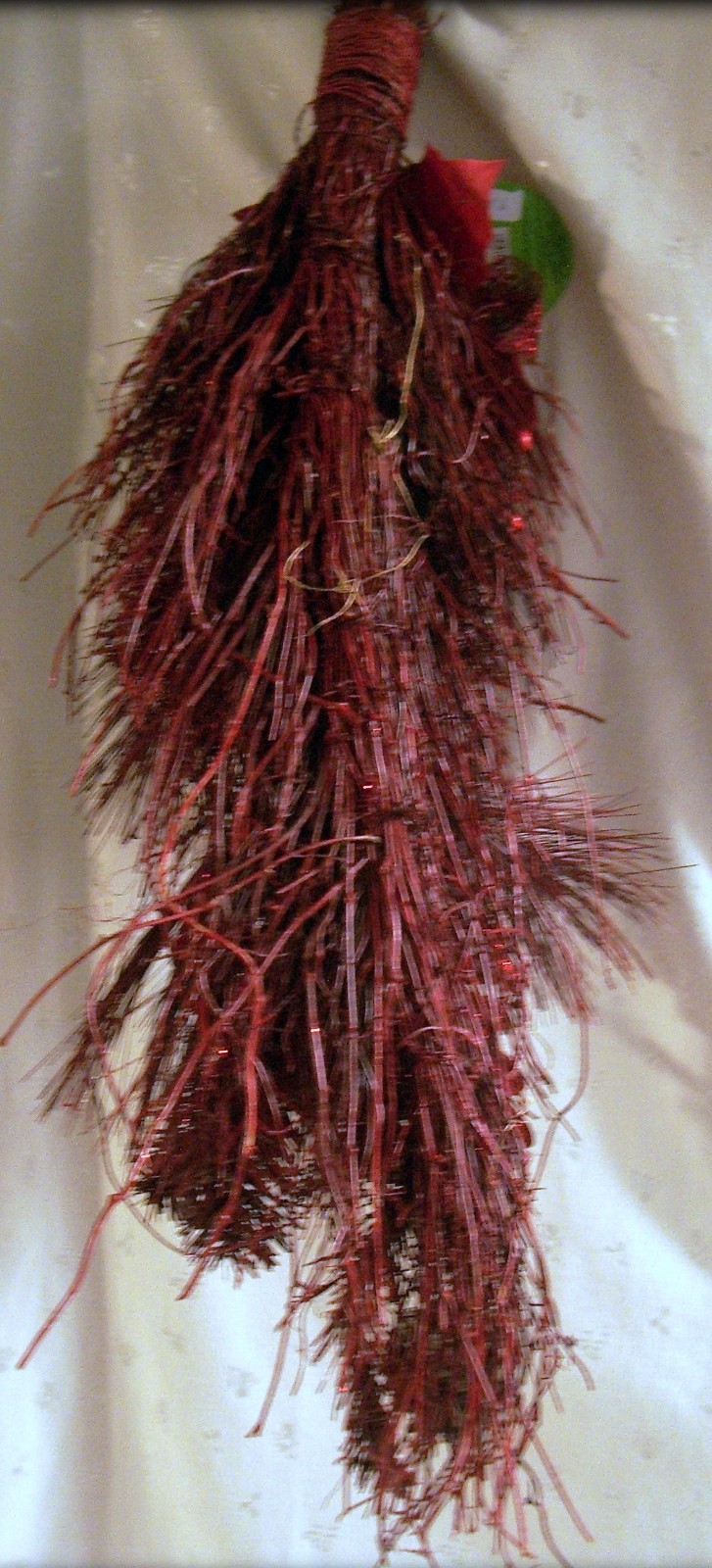 NWT 32″T Christmas Pine Grapevine Teardrop- Red Glitter, Poinsettias, Ornaments