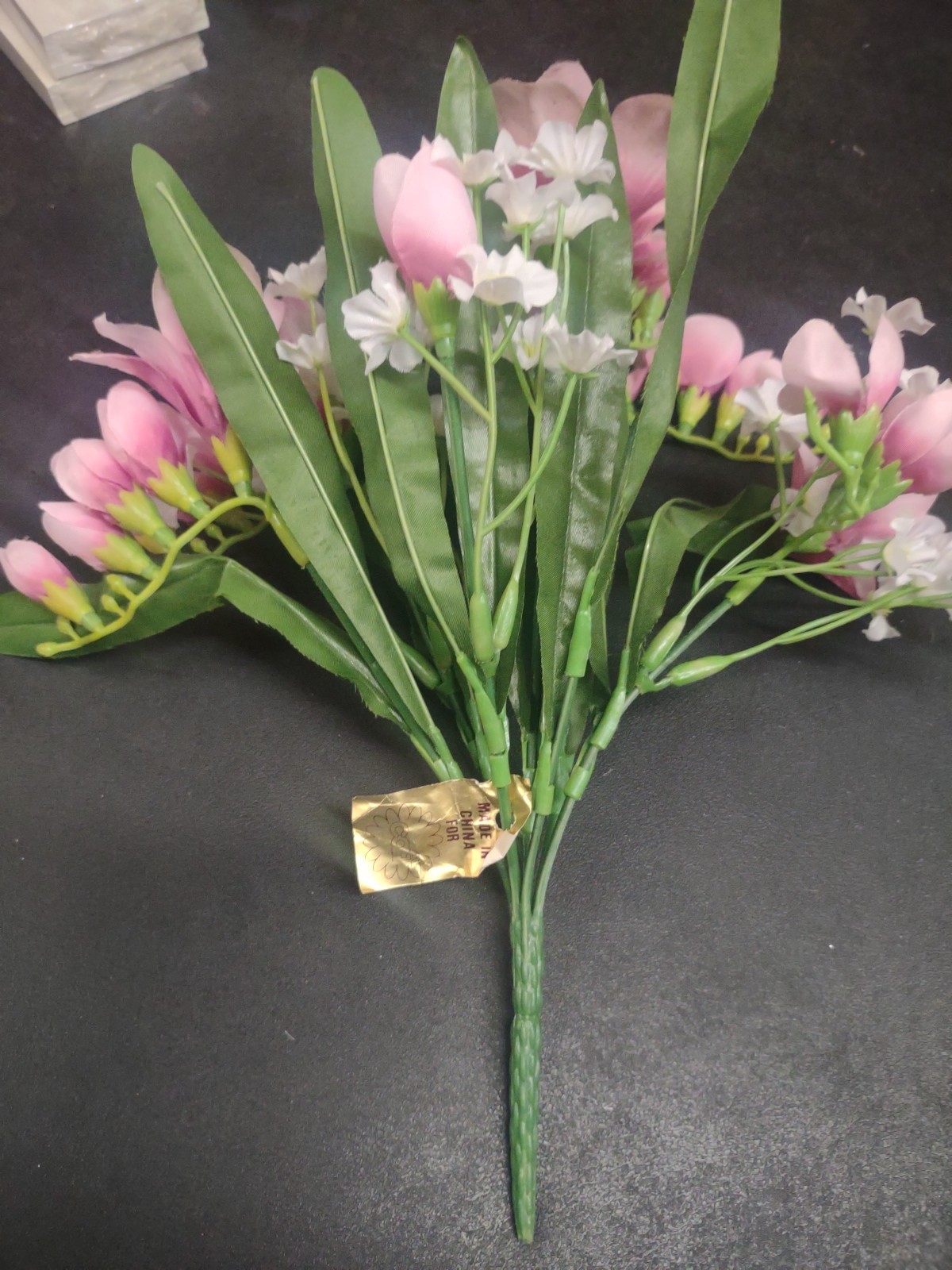 Vintage 10″ Silk Freesia Bush, Mauve Pink, 5 Stems, Baby’s Breath & Foliage