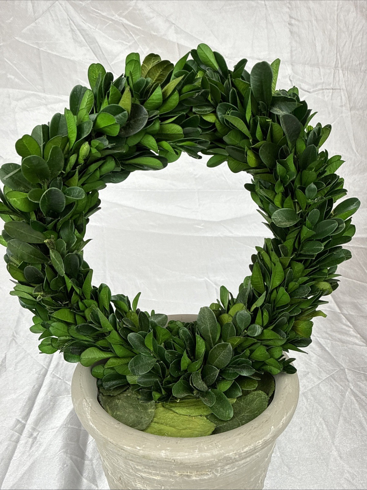 Artificial 12″ Green Boxwood Topiary Circular Wreath In Rustic Grey Ceramic Pot