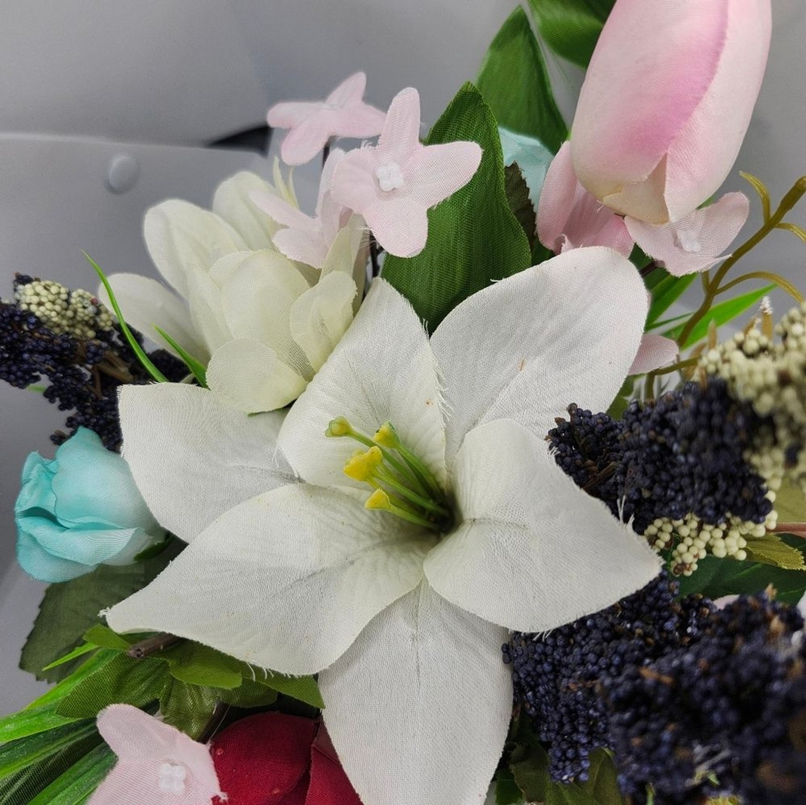 Hand Crafted Floral Table Centerpiece Spring Lily Flower Glass Vase