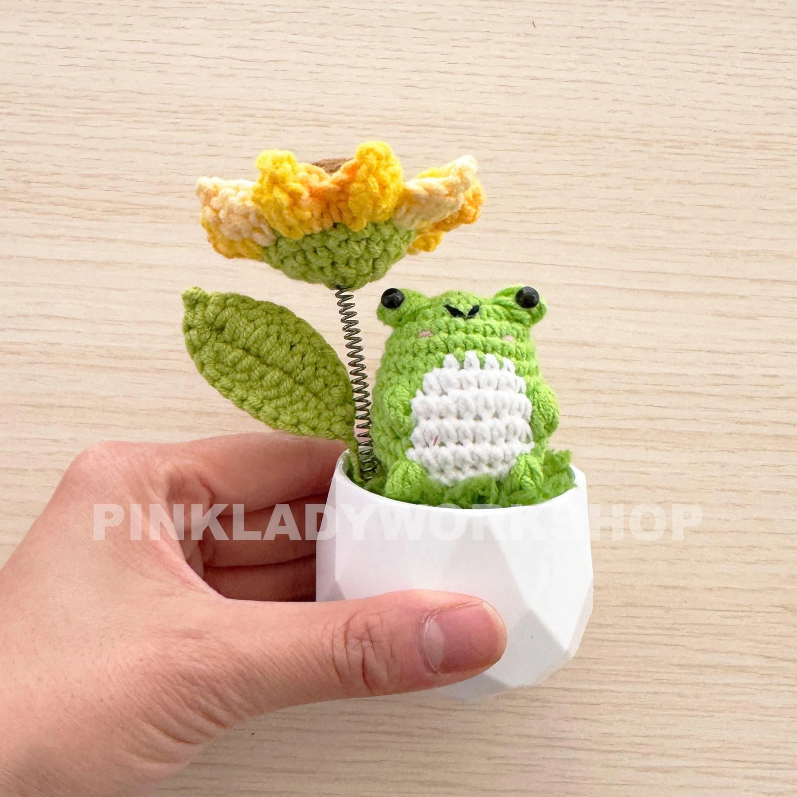 Crochet Frog and Bee Amigurumi: Sunflower Umbrella, Whimsical Decor