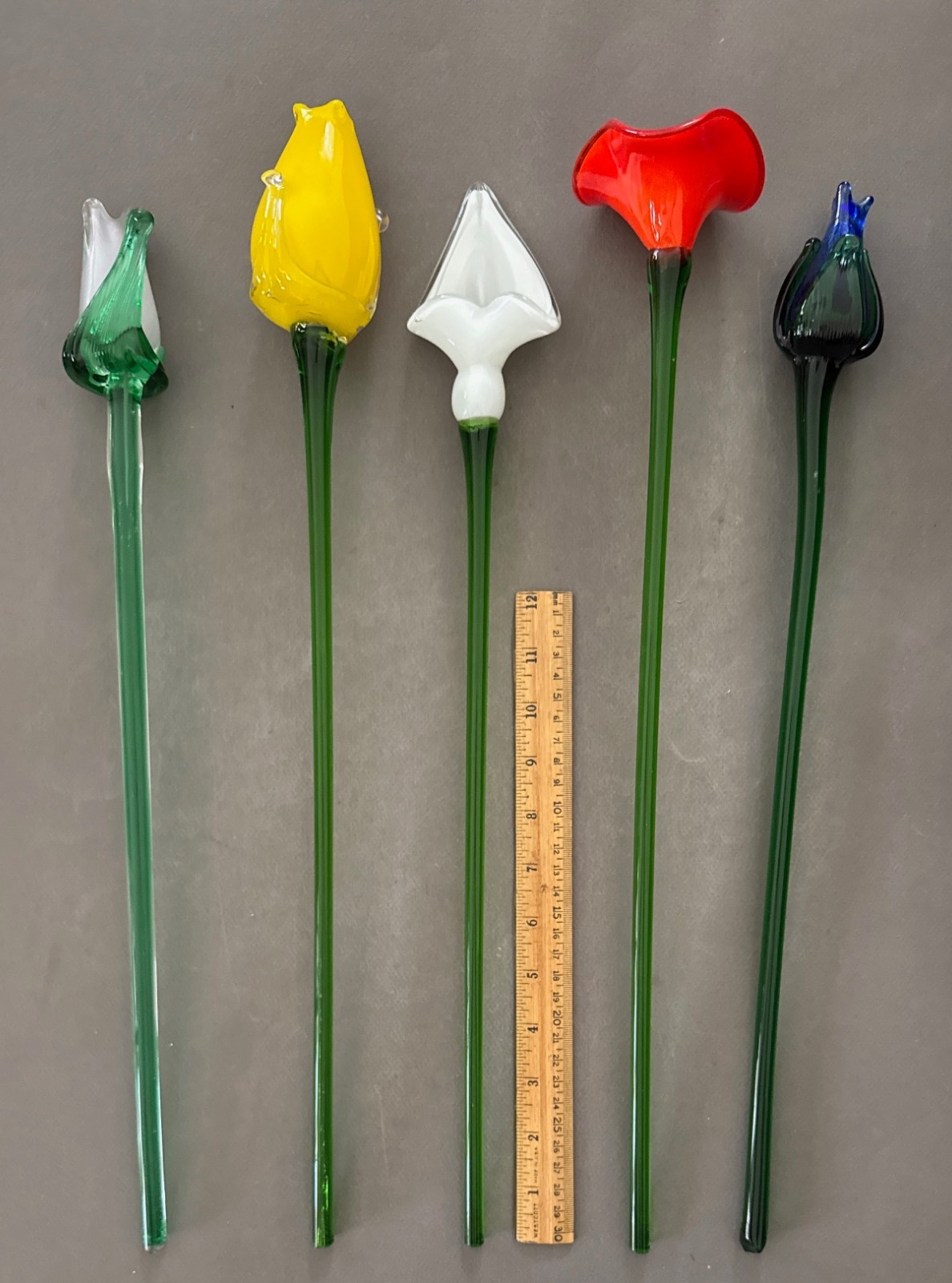 LOT OF 5 HAND BLOWN MULTICOLOR MURANO STYLE LONG STEM ART GLASS FLOWERS VTG
