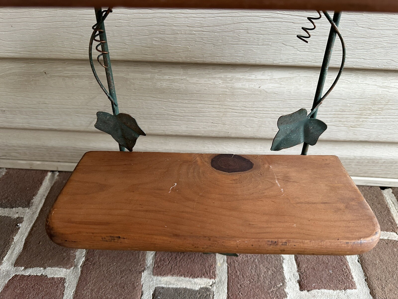 IVY WALL HANGING HOME DECOR METAL W/GOLD ACCENTS + SOLID WOOD BASE