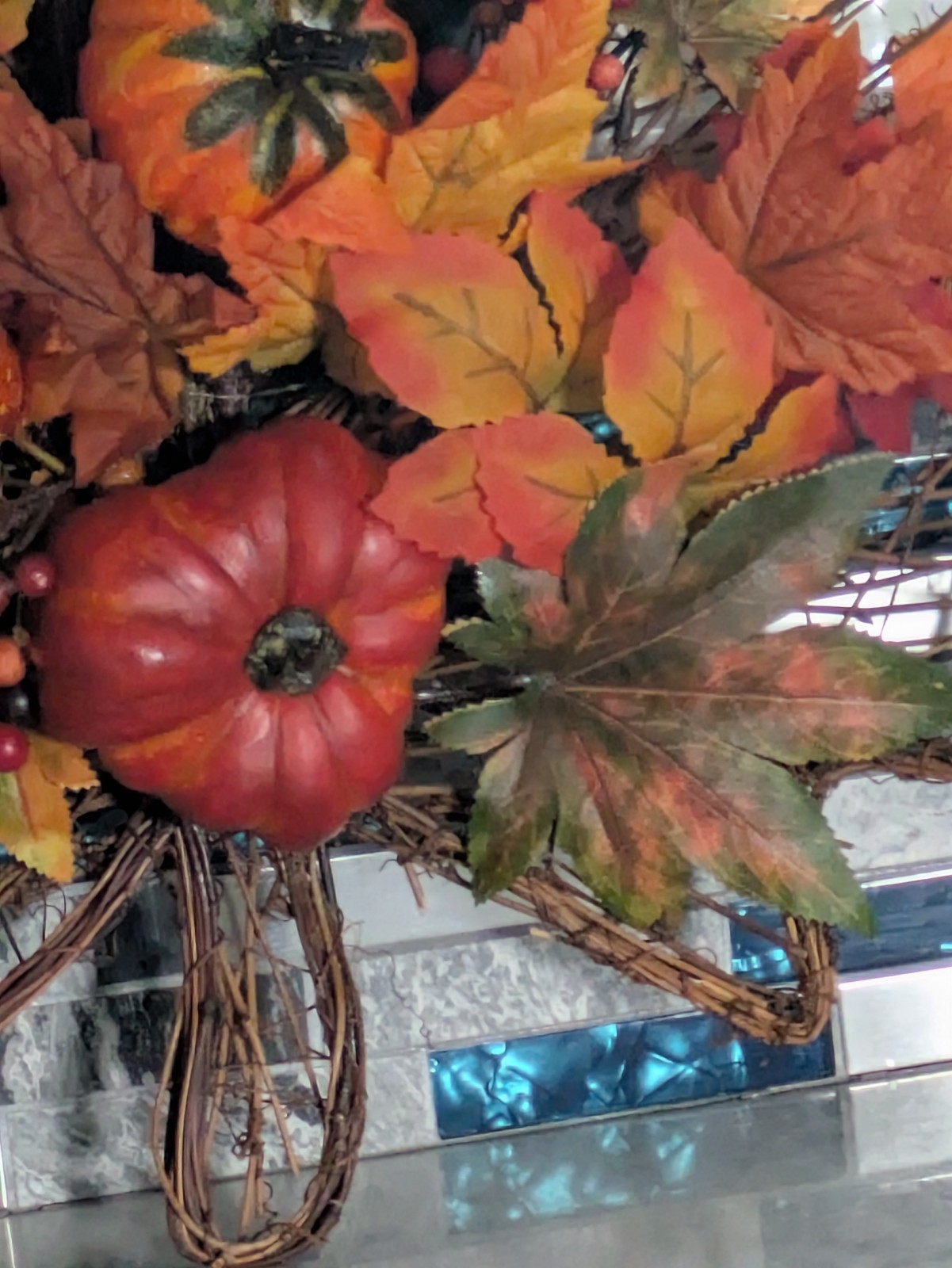 Holiday Living Maple Leaf Fall Flower Arrangement Wicker 19.5″ H X 19″ W