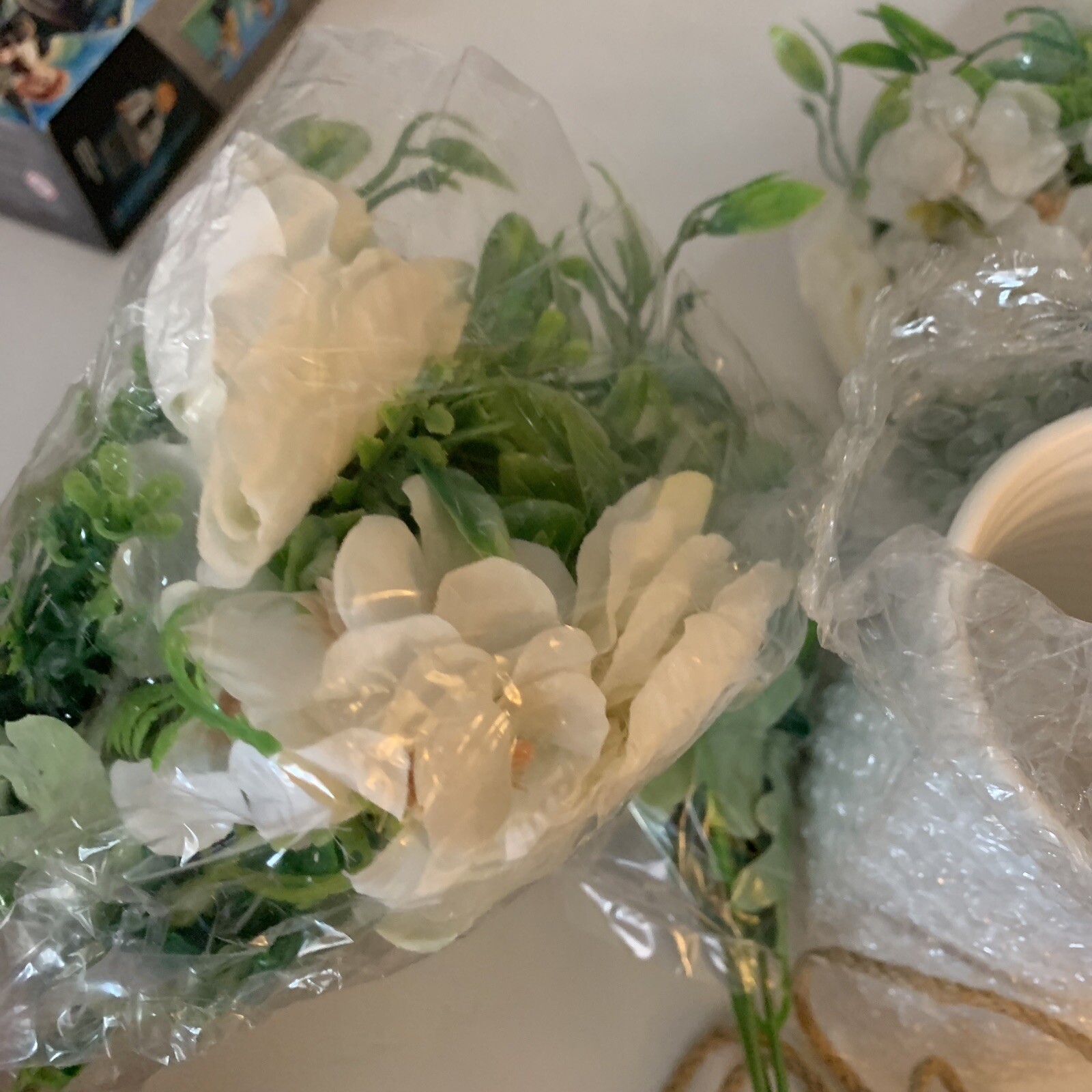 LADADA Artificial FlowersIn Vase Fake Roses Floral Arrangement Bouquets of White