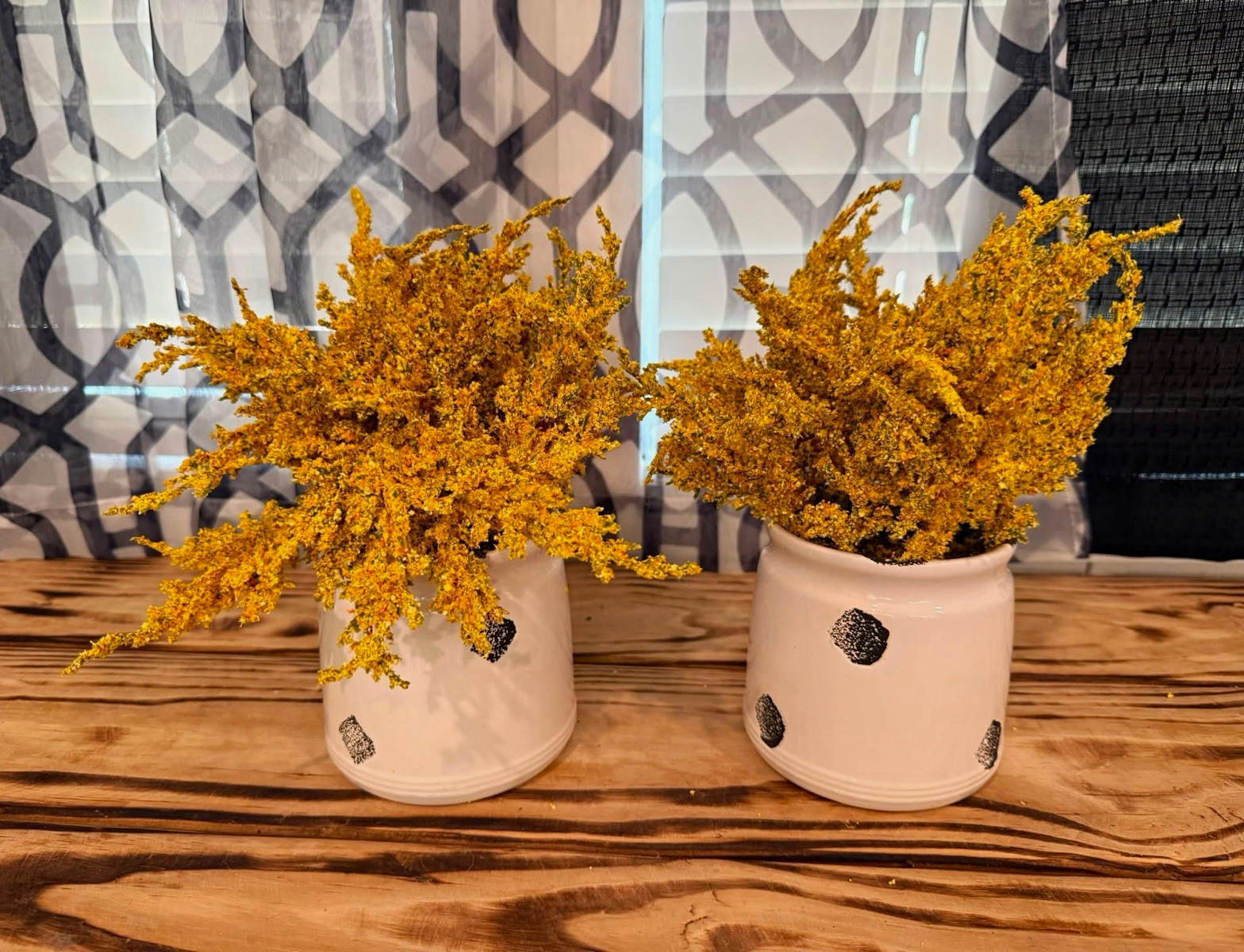 Artificial Yellow Floral Arrangement Centerpieces in White Ceramic Pots, 2
