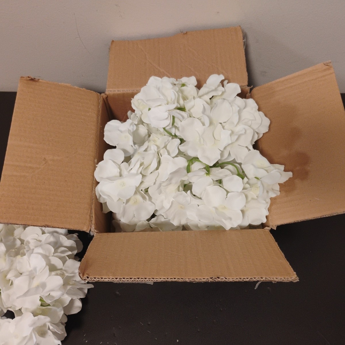 Auihiay White Artificial Flowers New