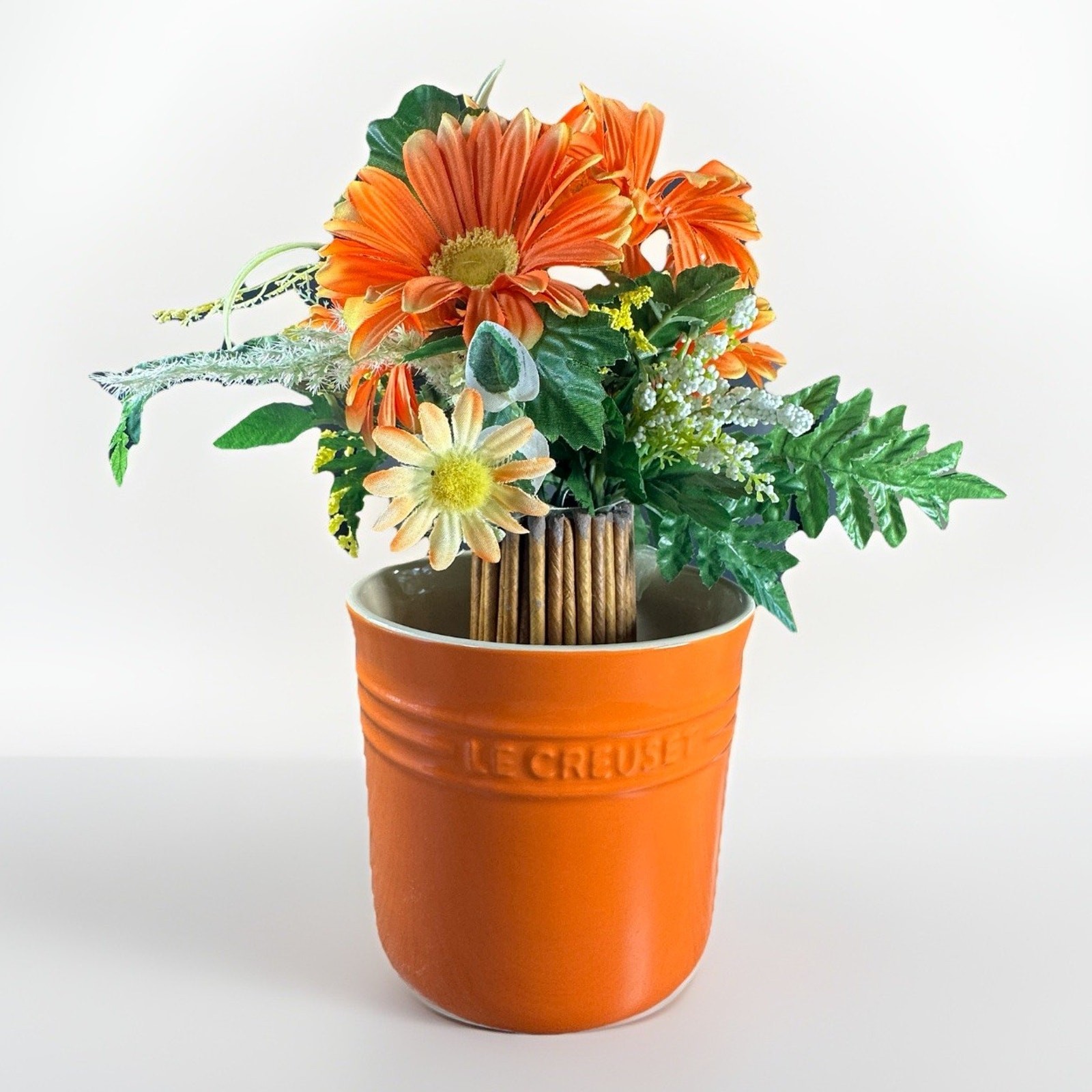 Le Creuset Flame Orange Utensil Holder Crock Vase w/ Flower Decor 2.75 Kitchen