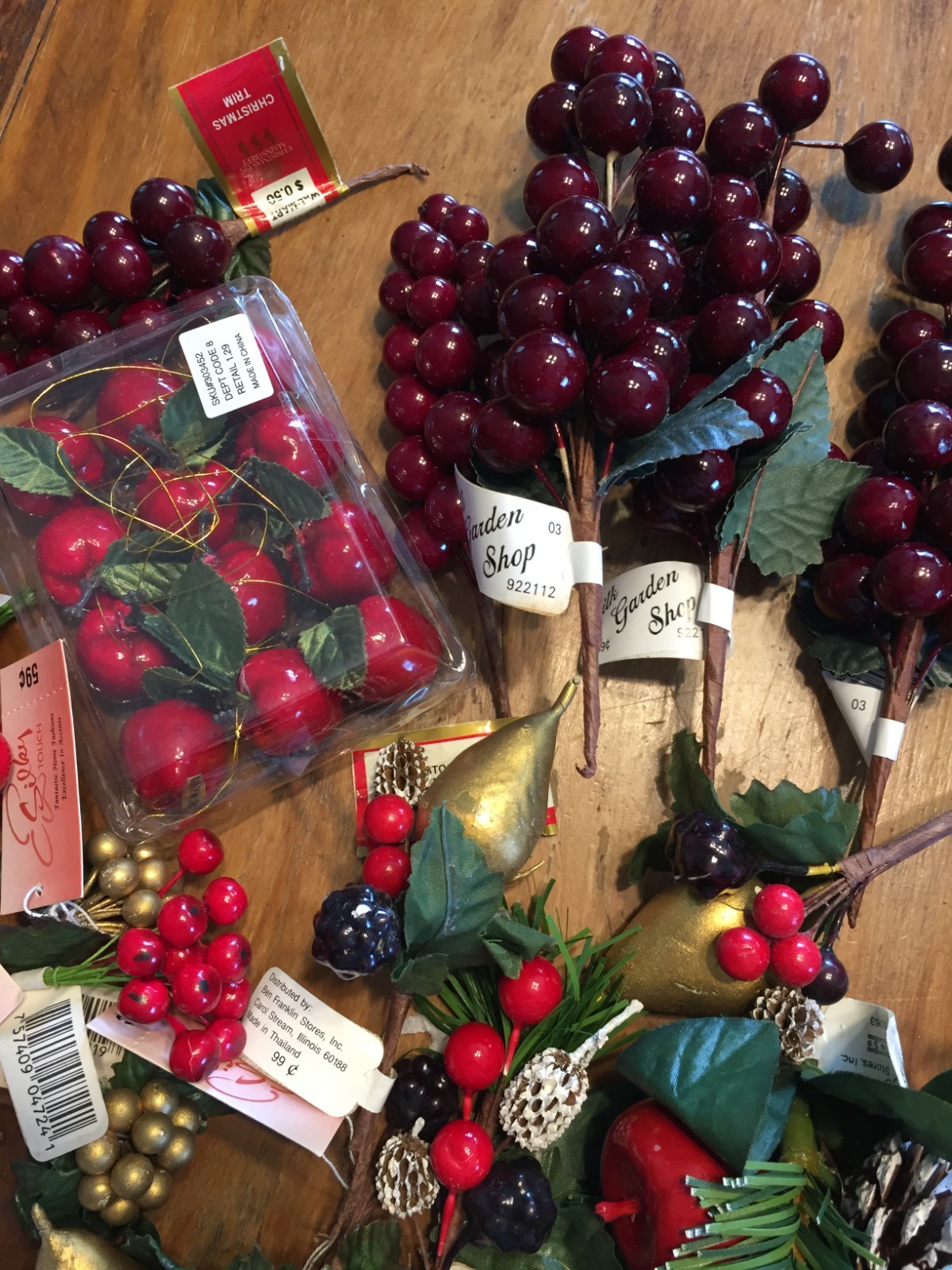 Lot of 57 Christmas Holiday Floral Arrangement Decor,Berries,Pinecones,NEW