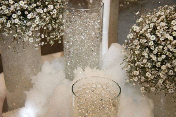 Clear gel marbles that expand in water 4oz makes 3 galllons floral vase filler