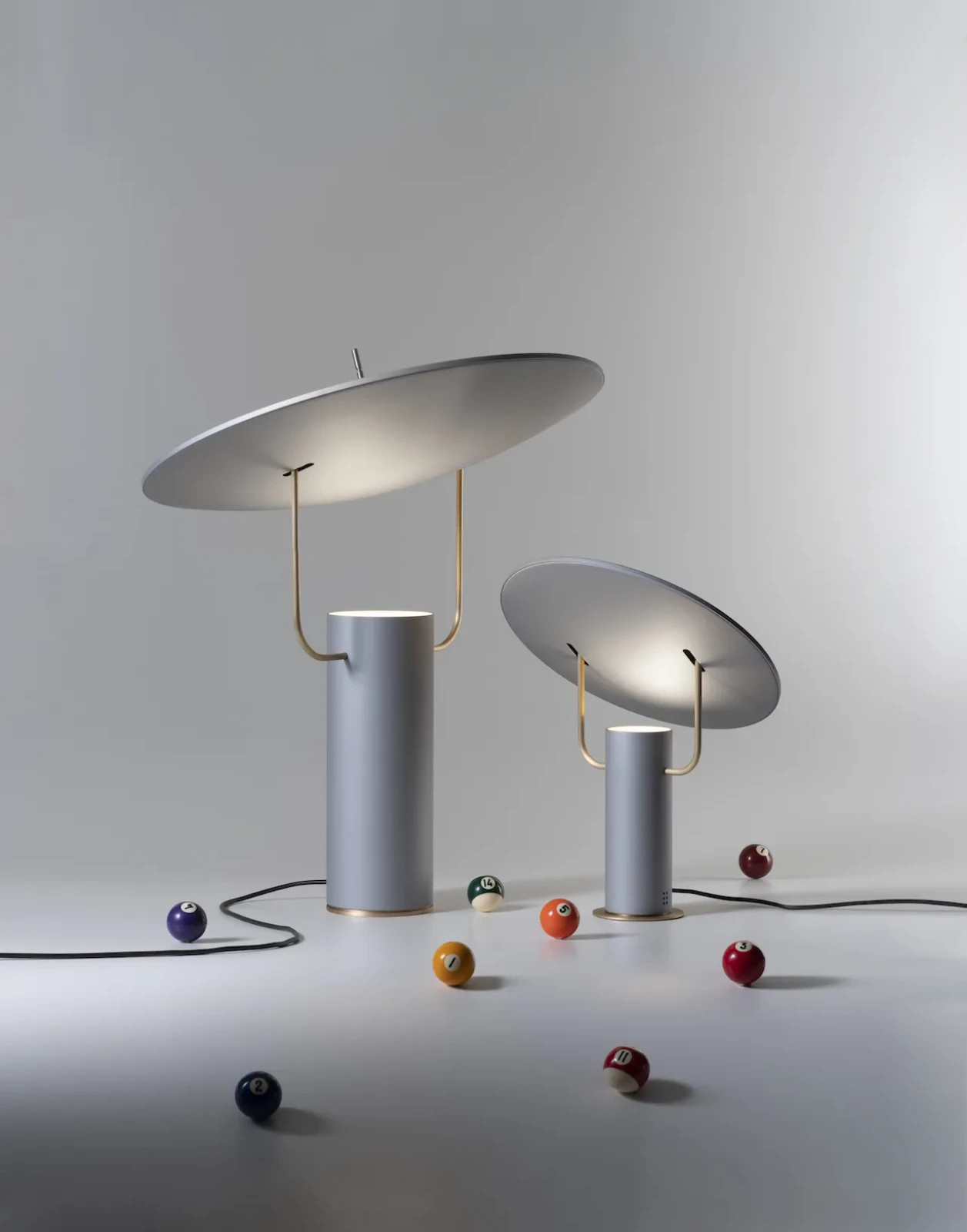 Looking at the lamp with the reflector facing upwards, slightly inclined