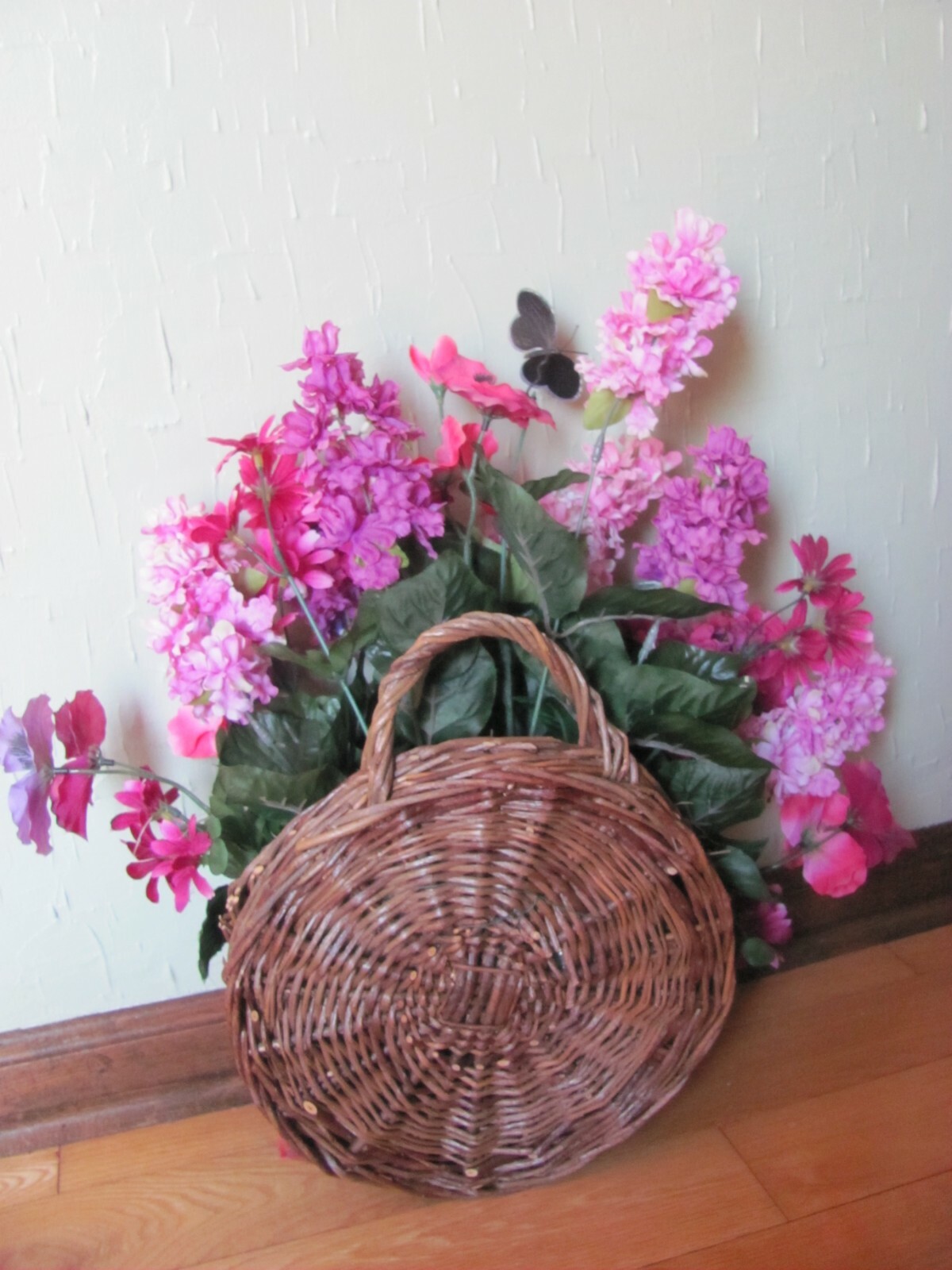 PINK SILK FLORAL ARRANGEMENT WALL / DOOR HANGING BASKET w/RIBBON BUTTERFLY