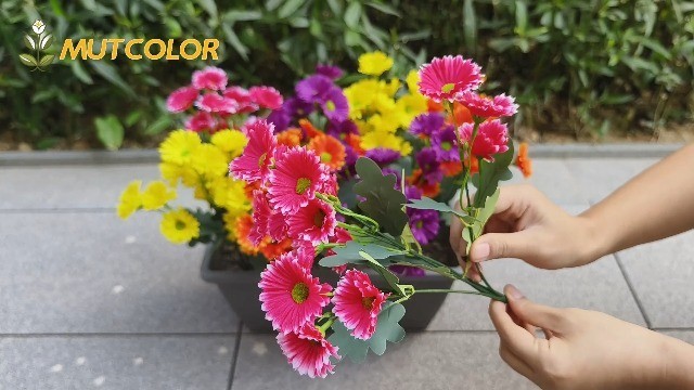 8 Bundles Artificial Silk Daisy Flowers – UV Protected Outdoor Indoor Bouquet fo