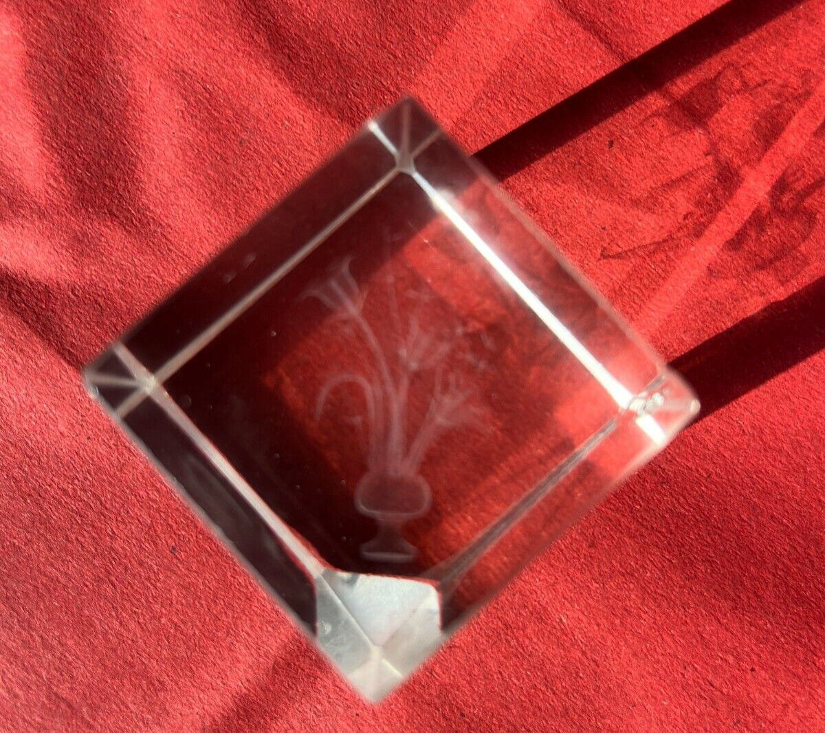Vintage Laser Etched Flowers 3-D Hologram Cube Square Art Glass Paperweight