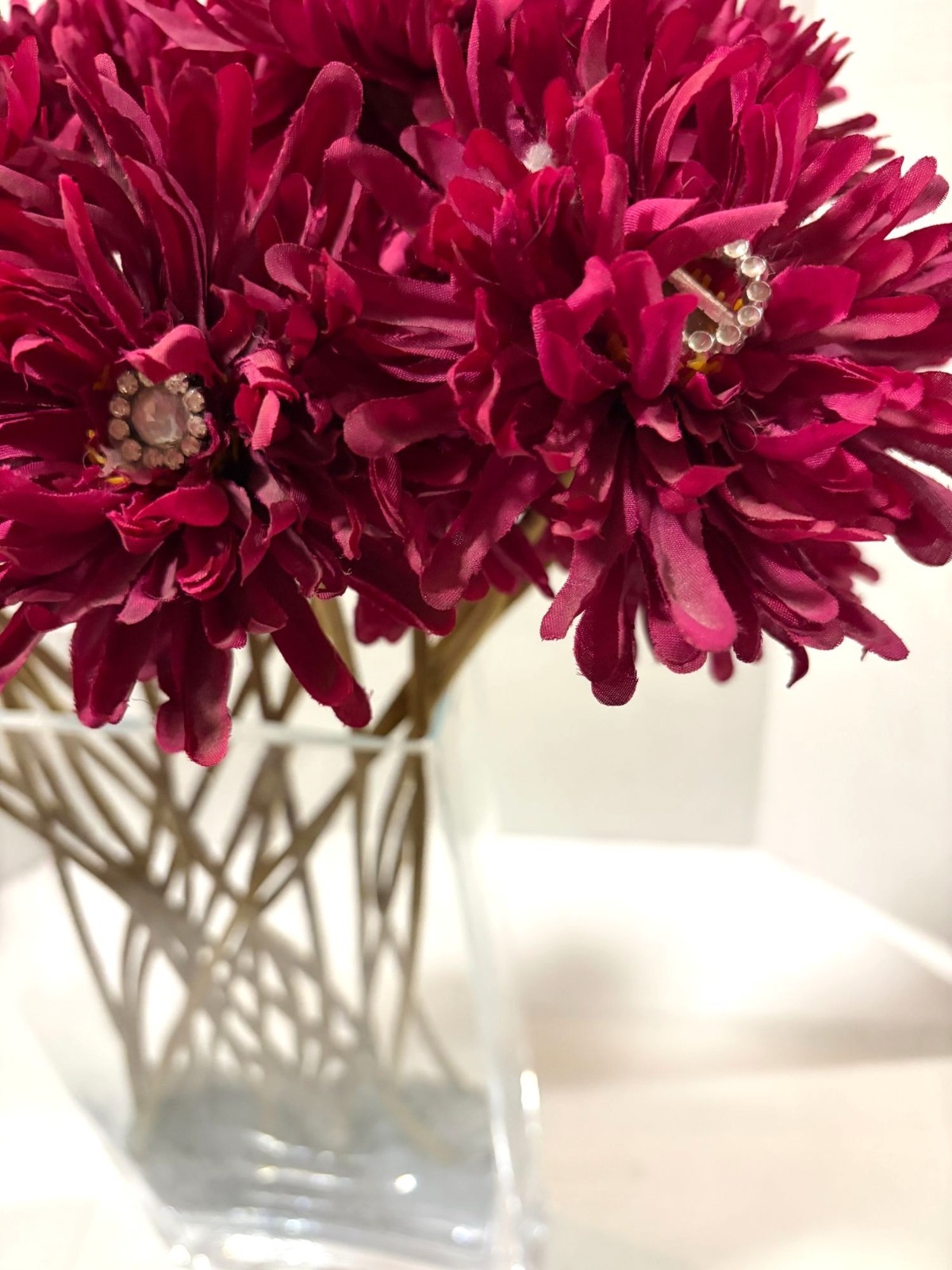 Artificial Pink Daisy Arrangement W/ Filler In Clear Glass Vase 16″Hx8″Lx2.5″W