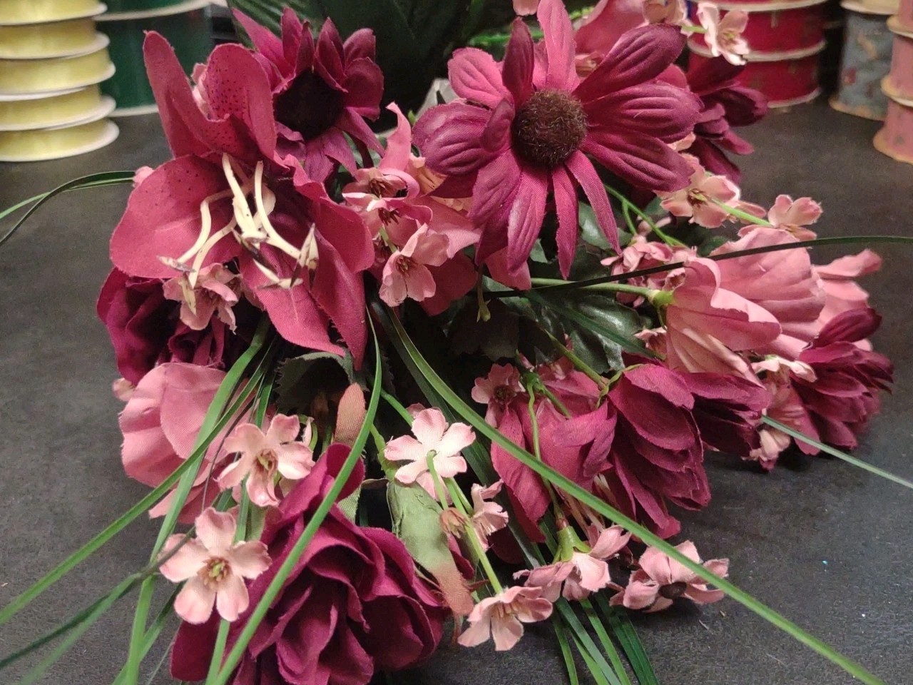 16″ Silk Floral Arrangement Bush, 14 Stems, Rose/Daisy/Tiger Lily, Burgundy