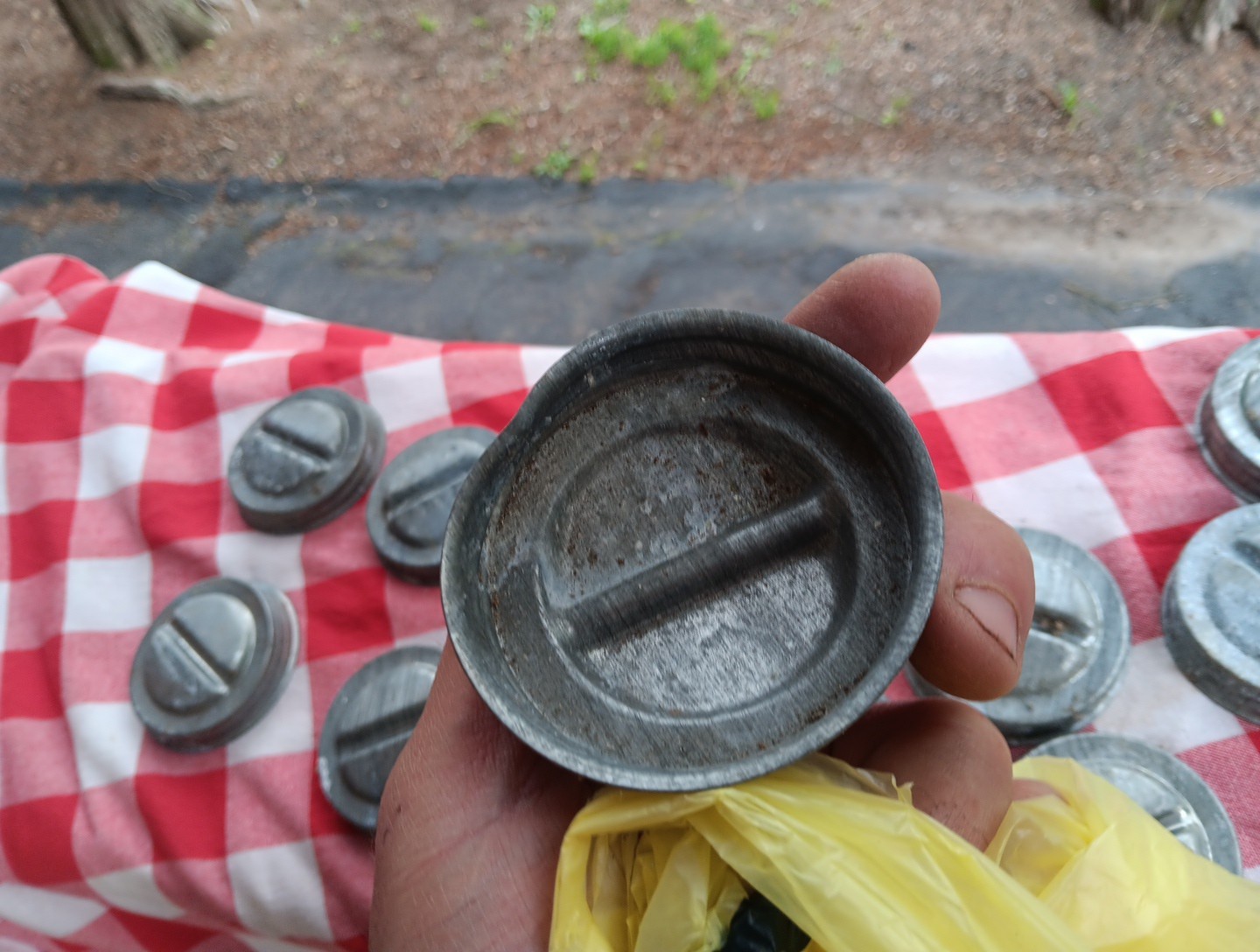 VINTAGE LOT OF 20 MASON JAR LIDS ZINC BAIL TOP CANNING FRUIT BALL ATLAS ??