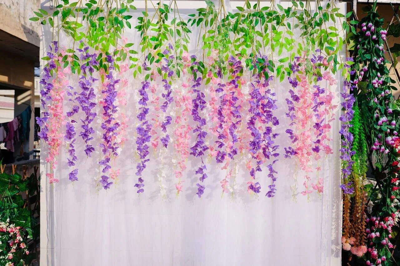White Decoration Backdrop Fabric With artificial floral Strings Party Backdrop
