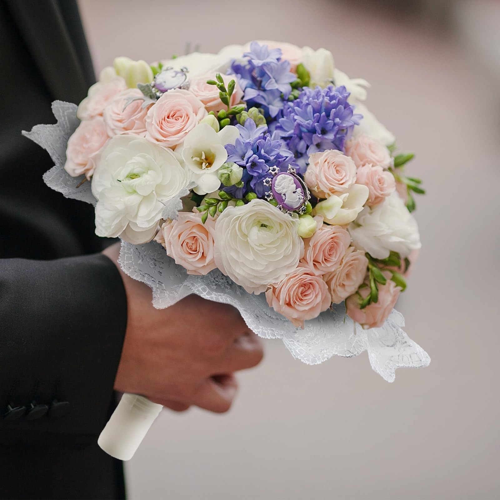 2PCS Bouquet Holder + 2PCS White Lace Bouquet Collar Bridal Bouquet Handle Fl…