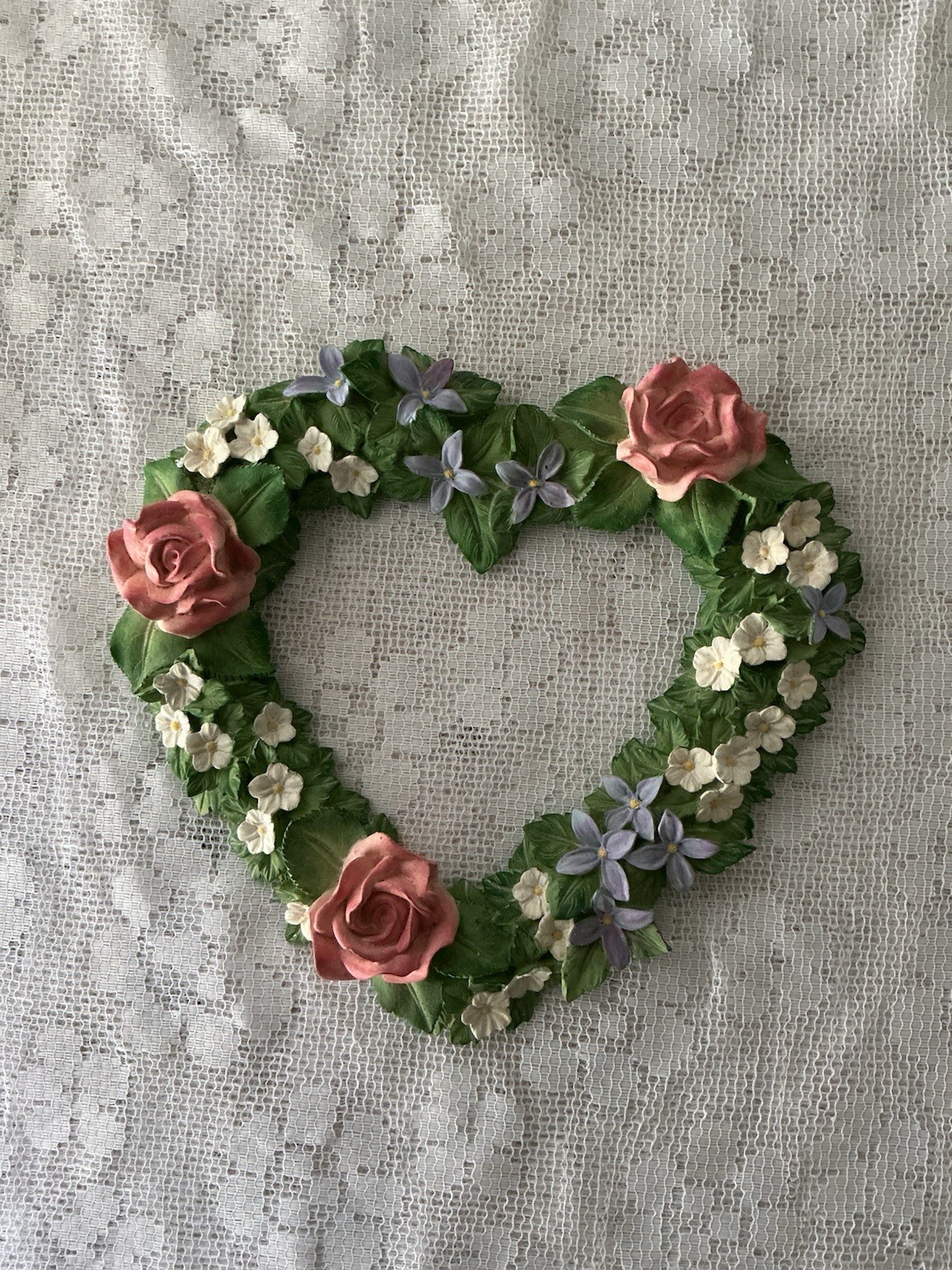 Vtg Heart Shaped Resin Wreath Wall Decor Roses Flowers Cottagecore Grandmacore