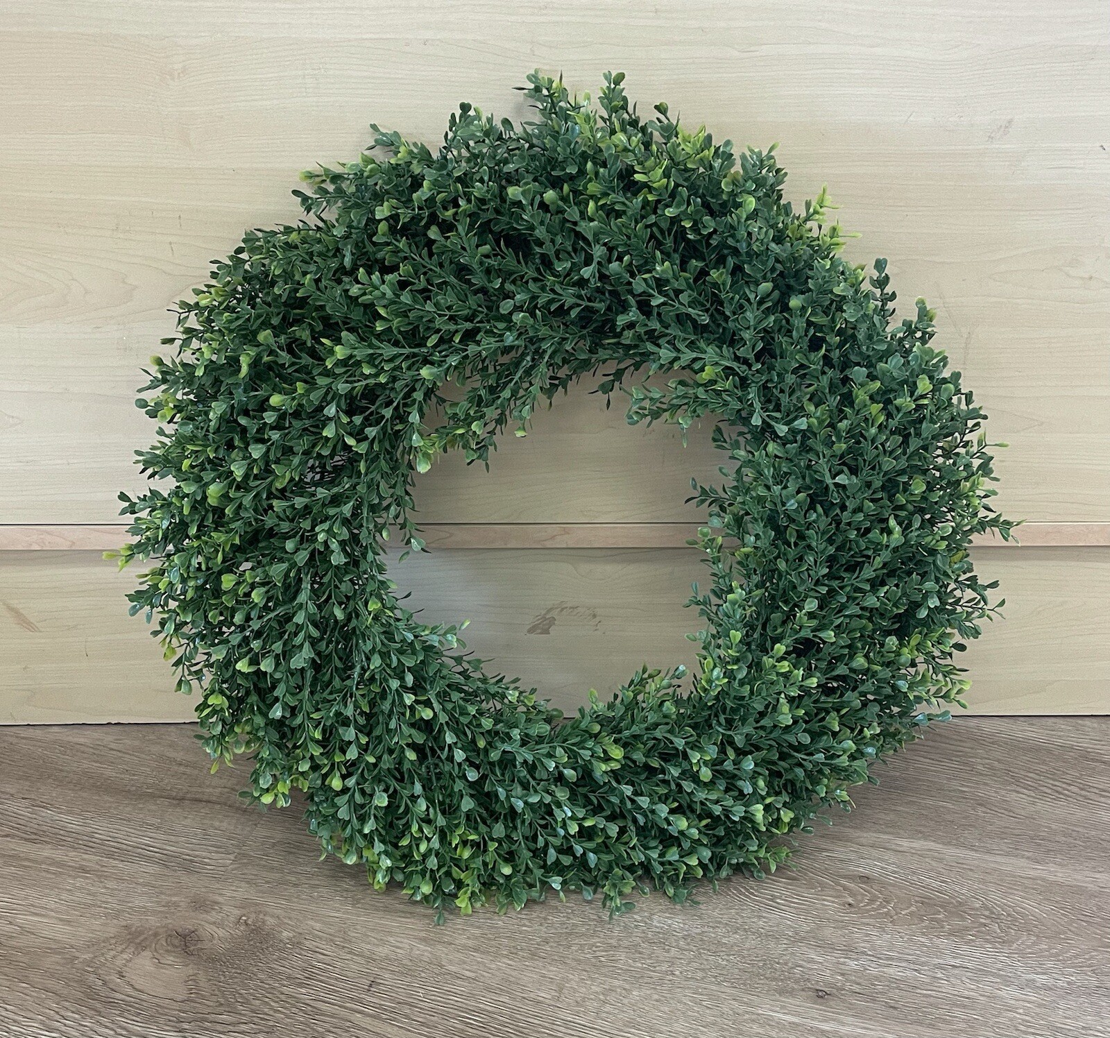 English Gardens Indoor/Outdoor 24″ Boxwood Wreath