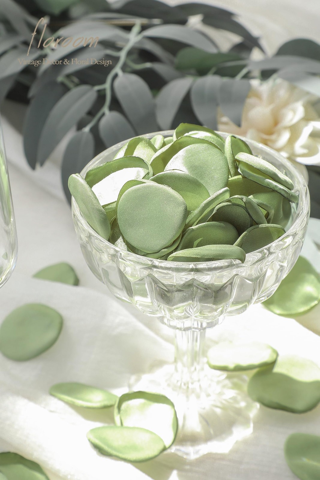 Floroom 300pcs Rose Petals Sage Green Faux Silk Flower Petals for Wedding Fl…