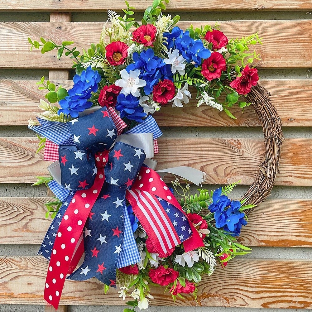 Minimalist Plastic Wreath for Independence Day Decor Hanging on Door or Wall