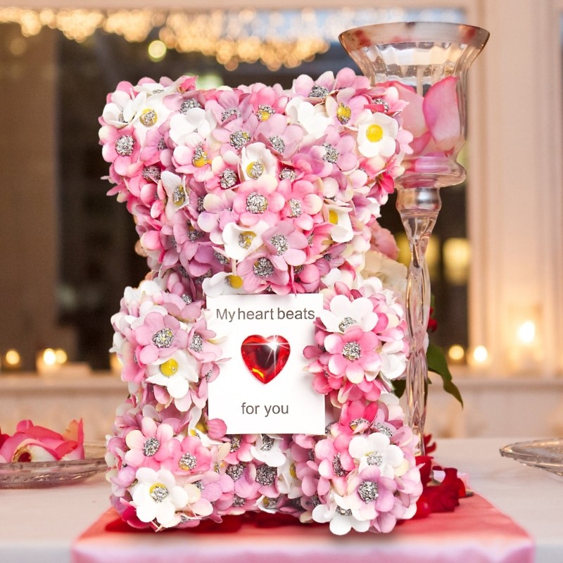 Delicate Faux Flower Bear Display Decoration for Creating a Elegant Atmosphere
