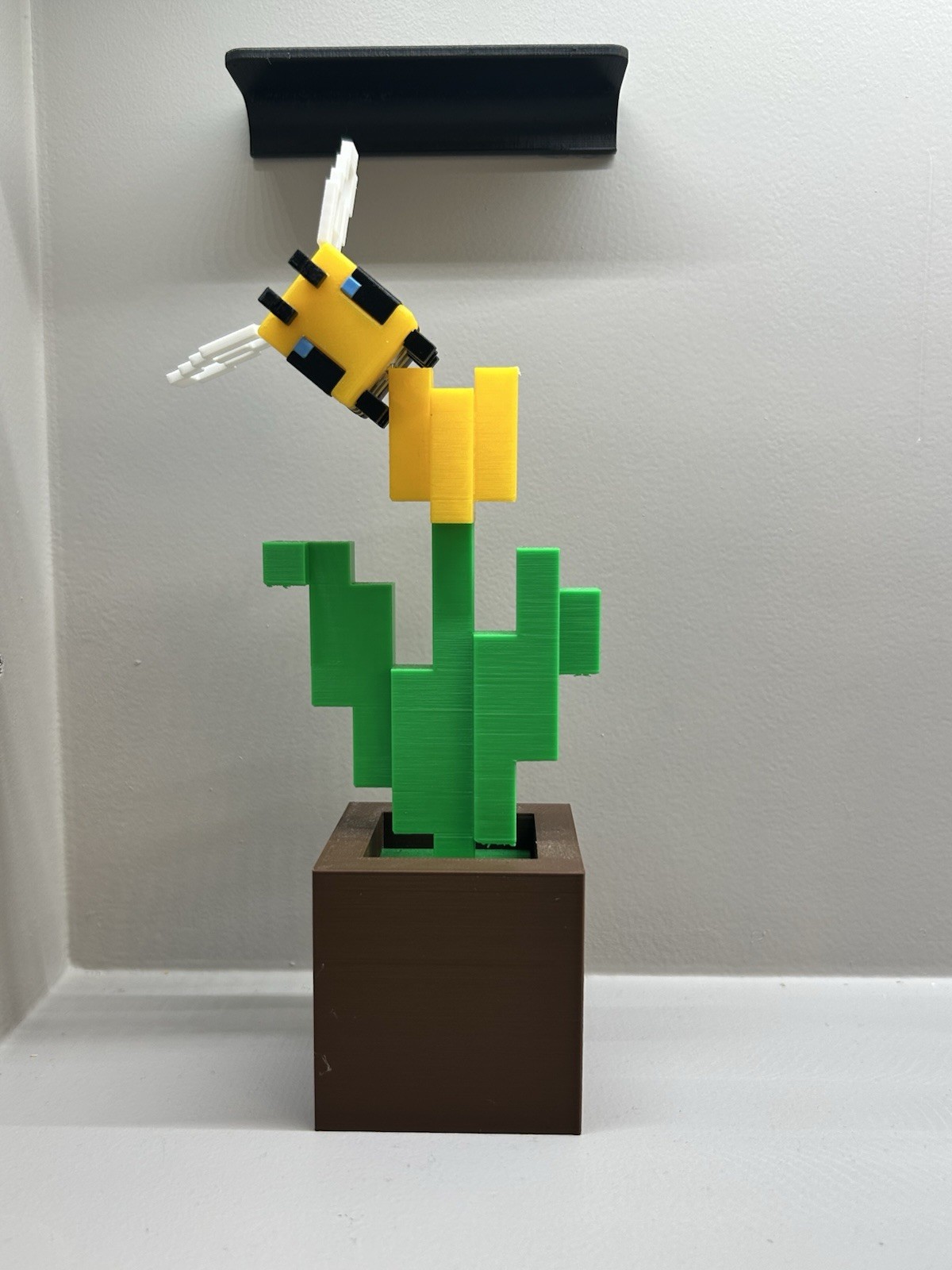 3d Printed Yellow Flower with A Bee Head