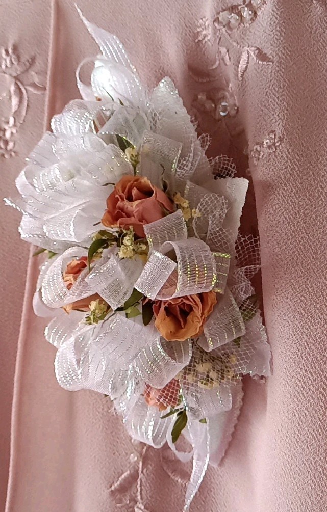 Vintage 5-1″ Roses,Babys Breath & Ribbon Near Perfect Dried Condition Corsage